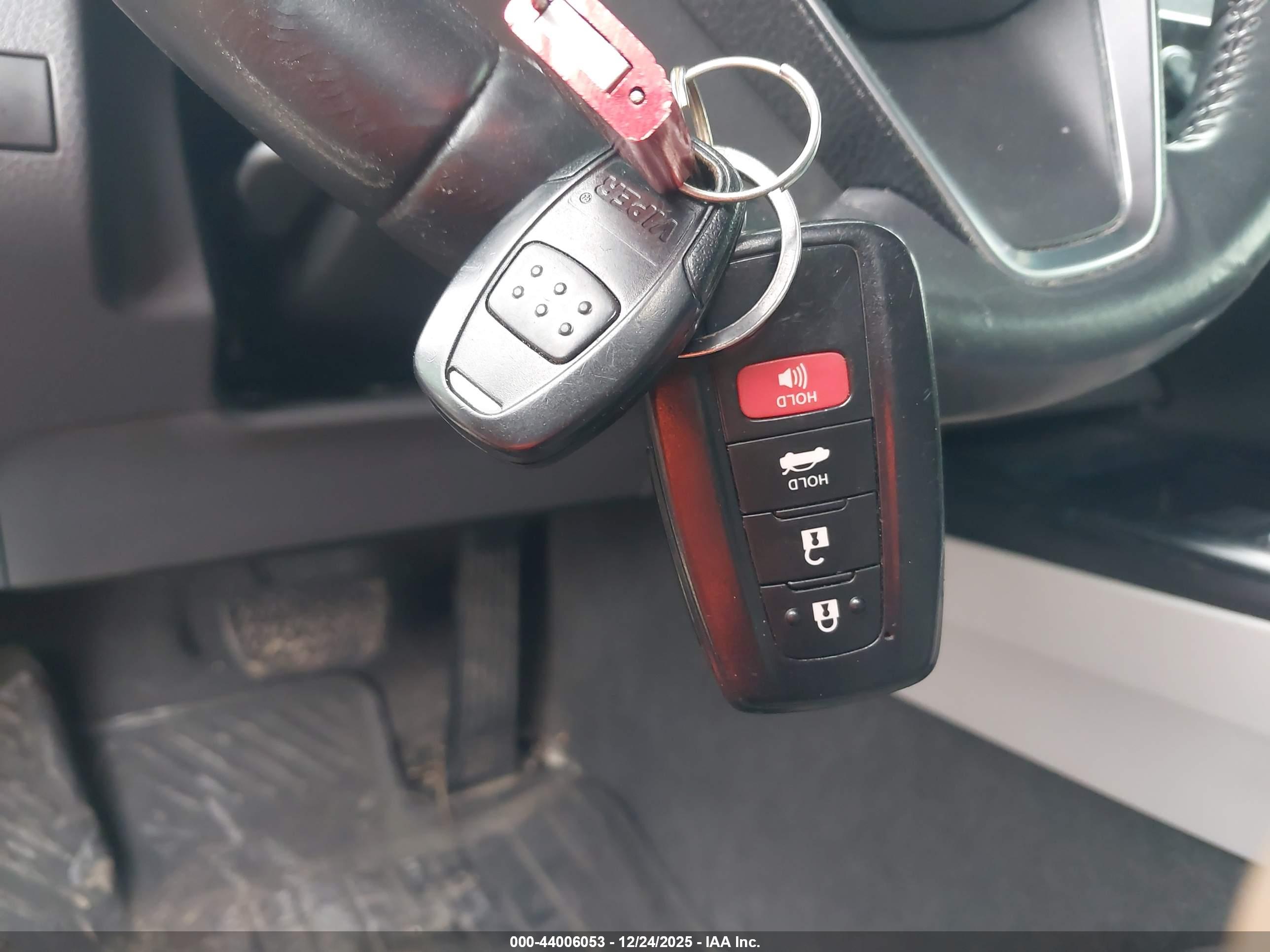 TOYOTA CAMRY image 11