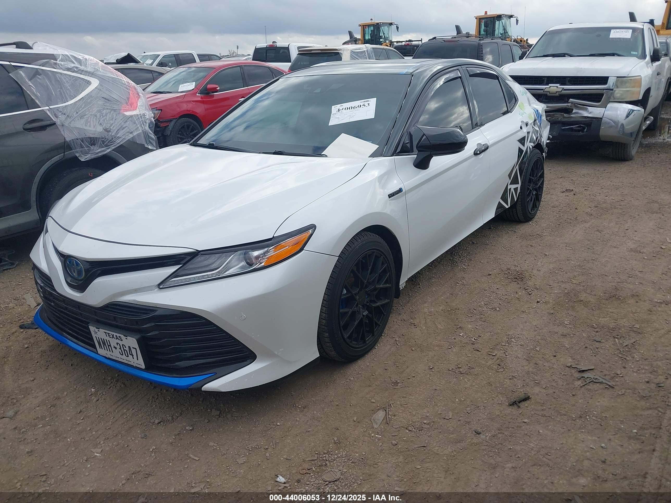 TOYOTA CAMRY image 2