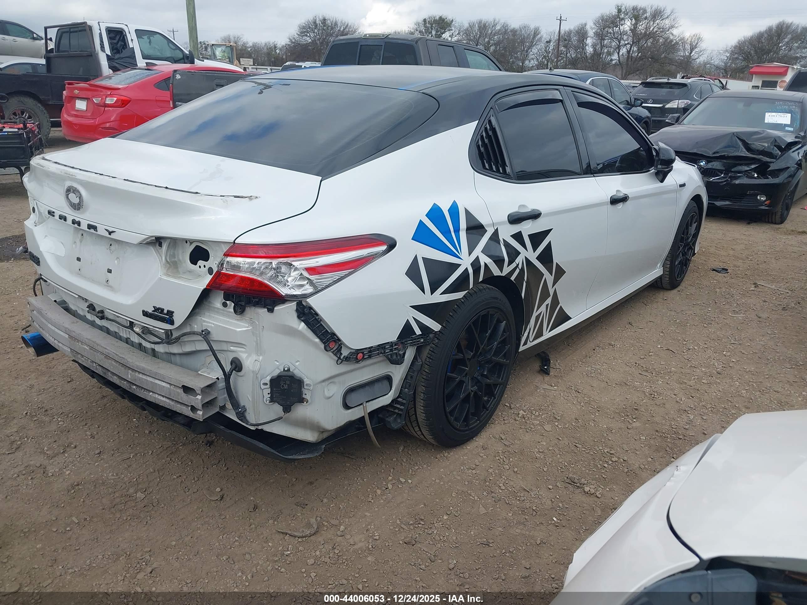 TOYOTA CAMRY image 4