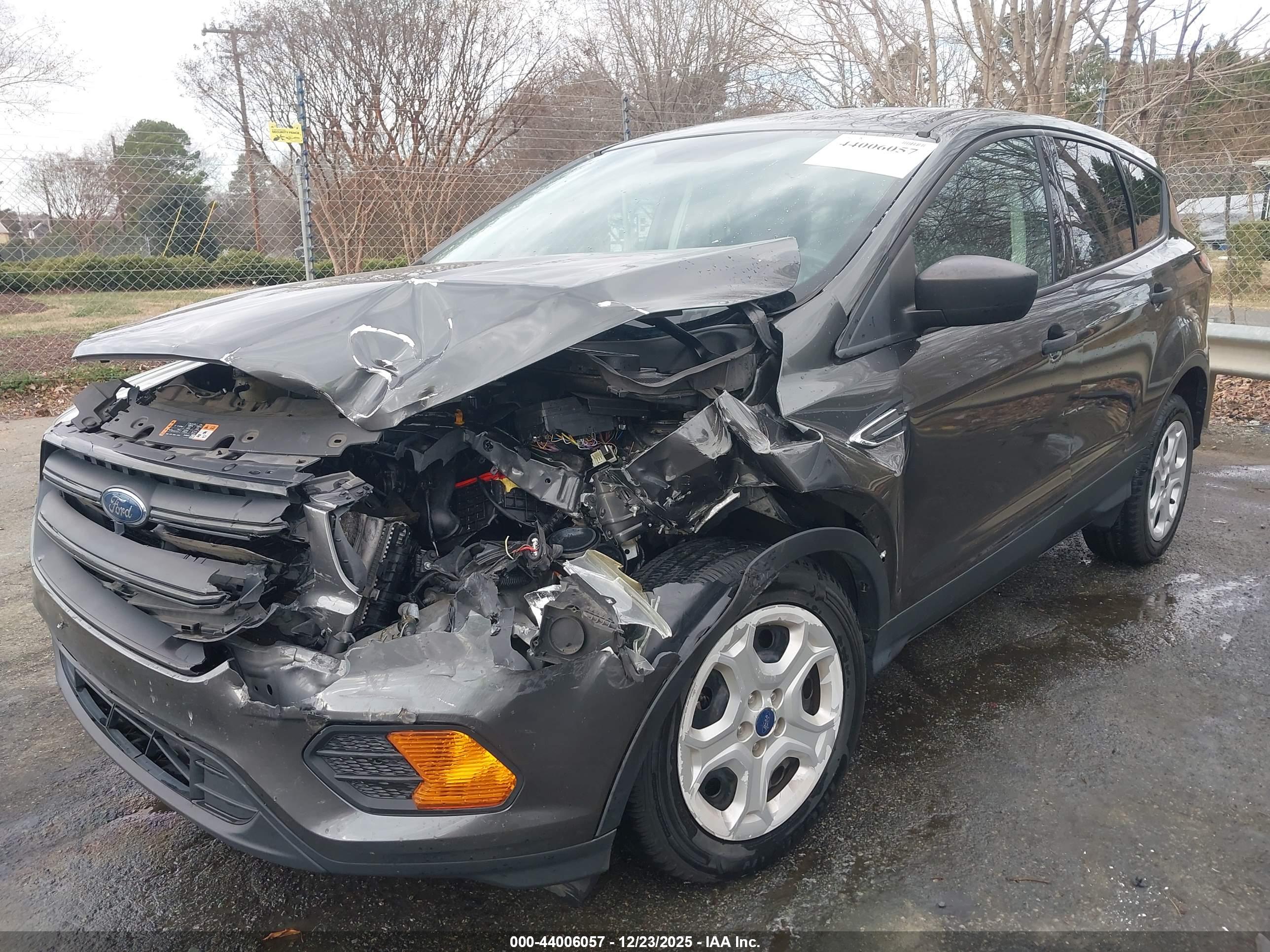 FORD ESCAPE image 2