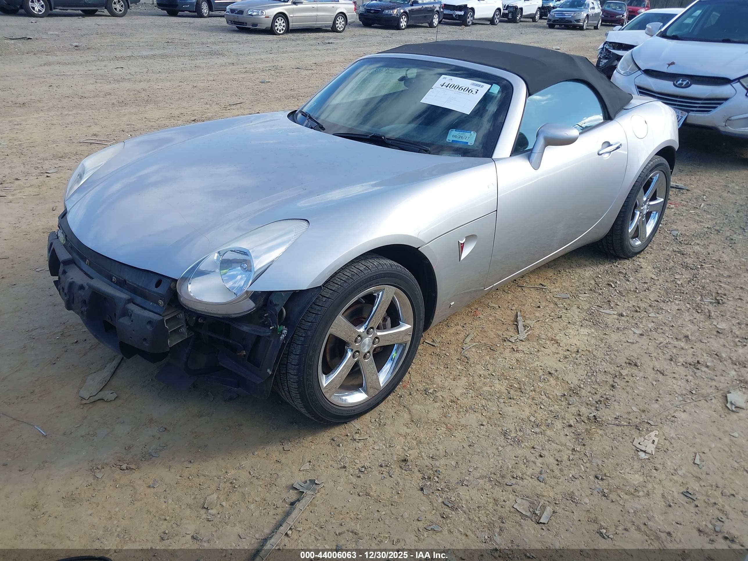 PONTIAC SOLSTICE image 2