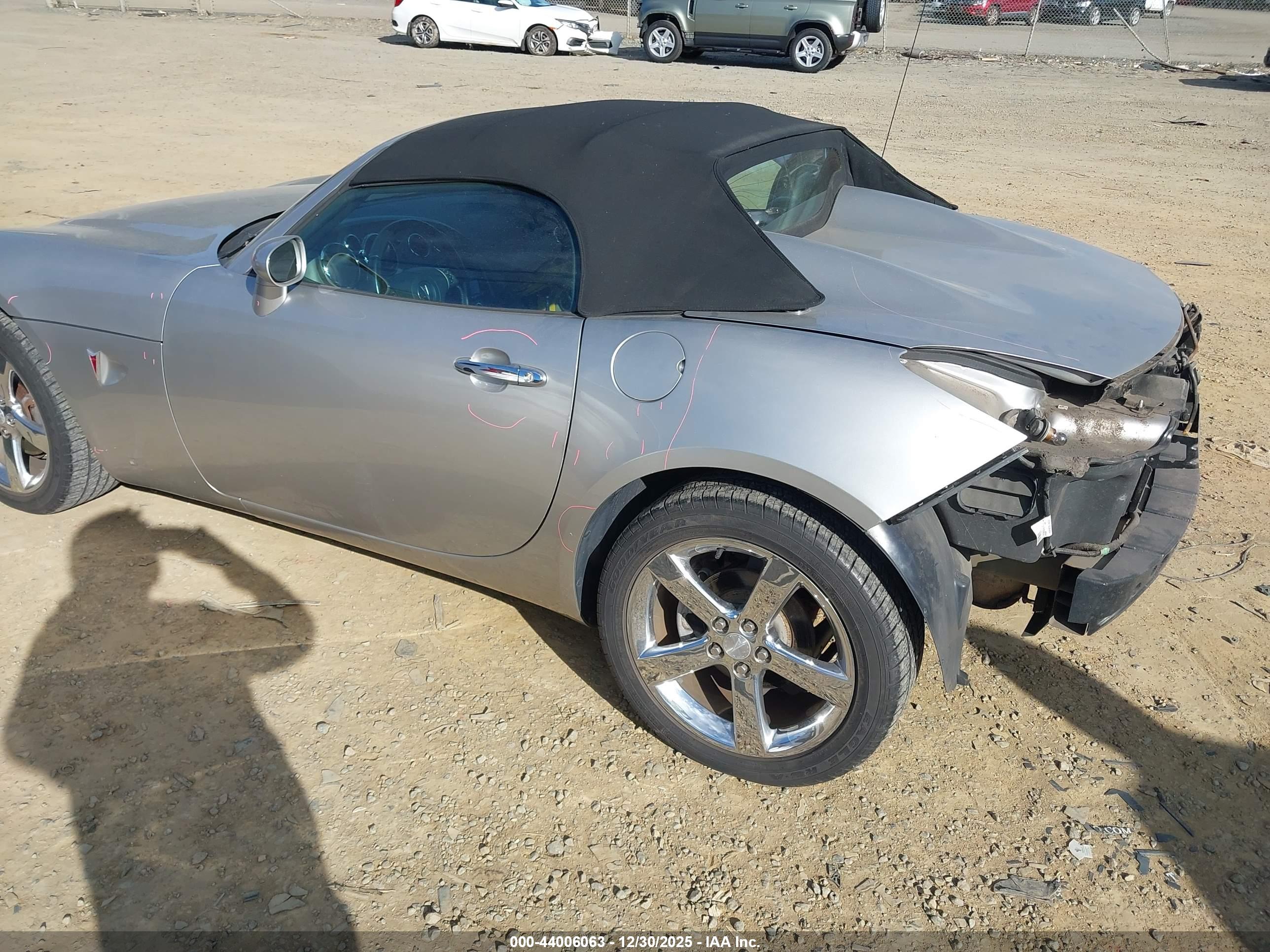 PONTIAC SOLSTICE image 3