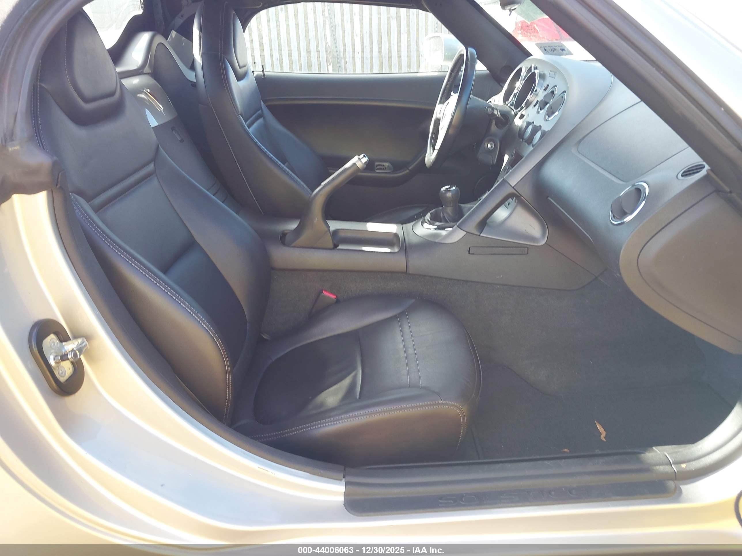 PONTIAC SOLSTICE image 8