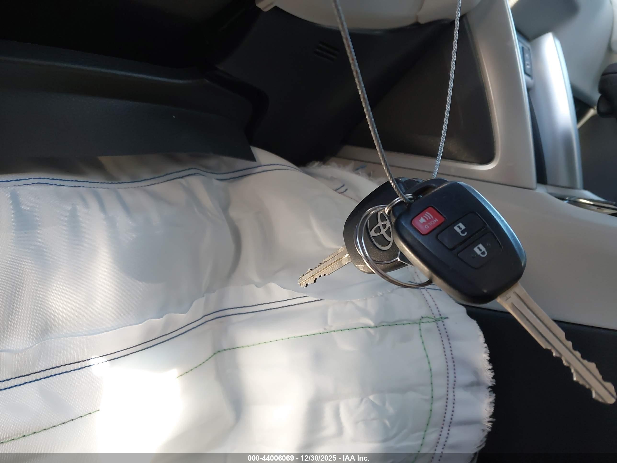 TOYOTA COROLLA image 11