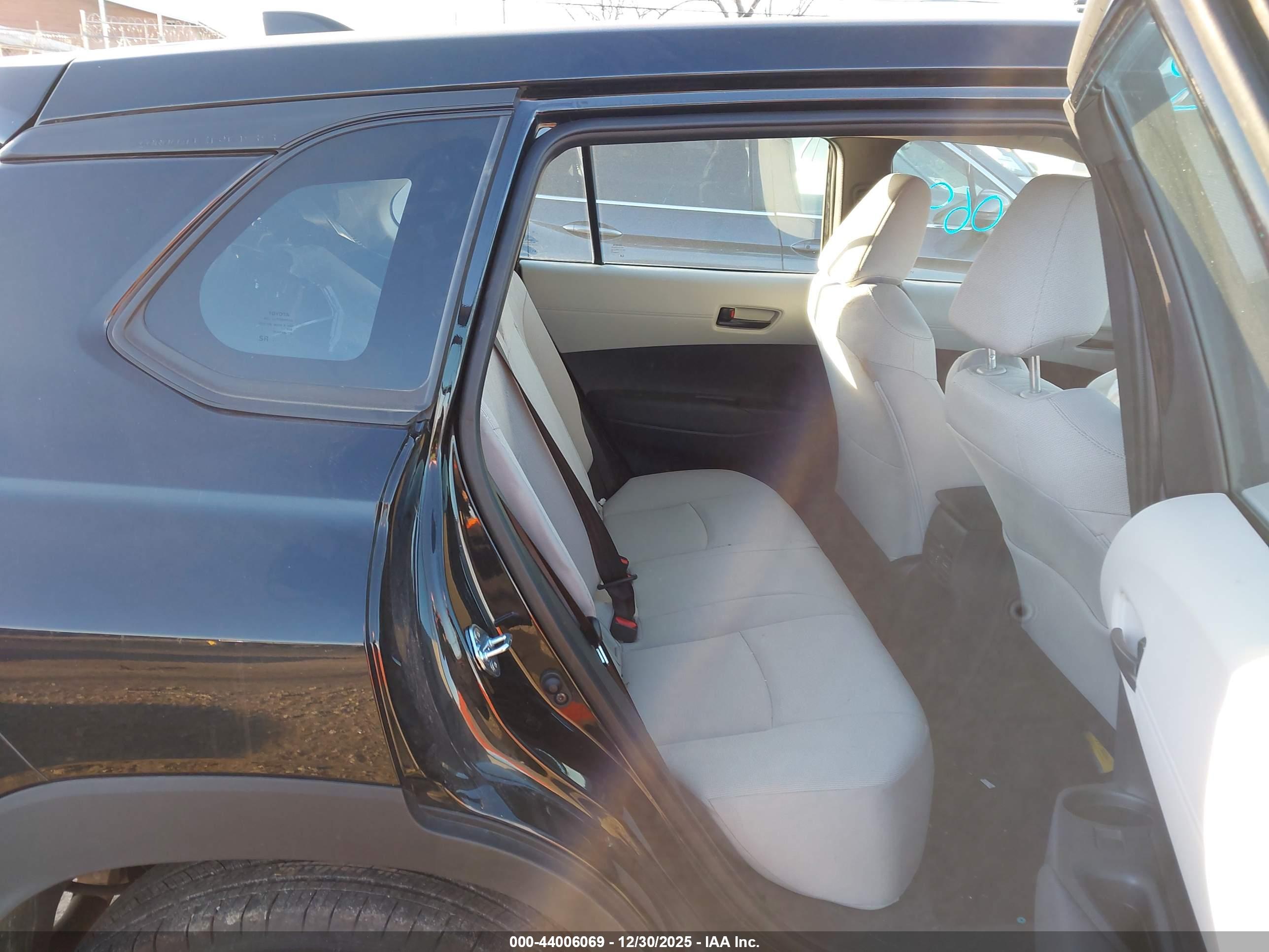 TOYOTA COROLLA image 8