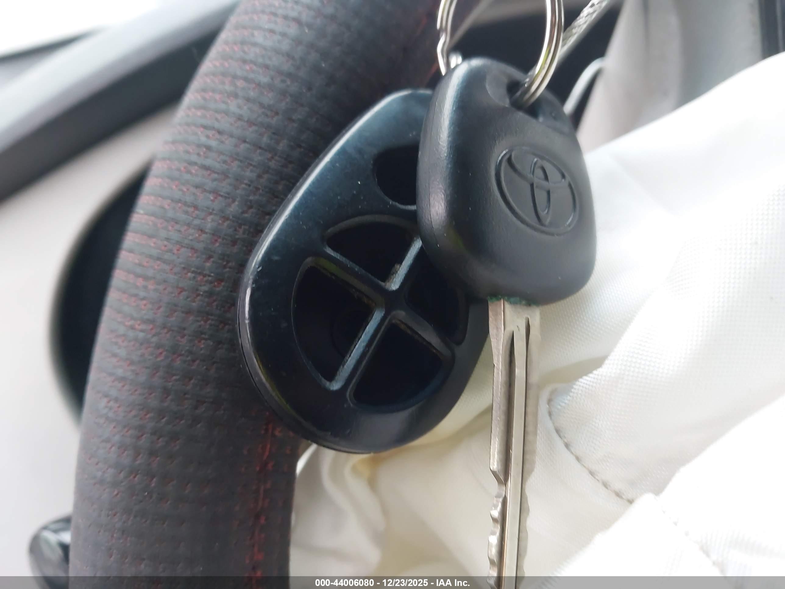 TOYOTA SIENNA image 11