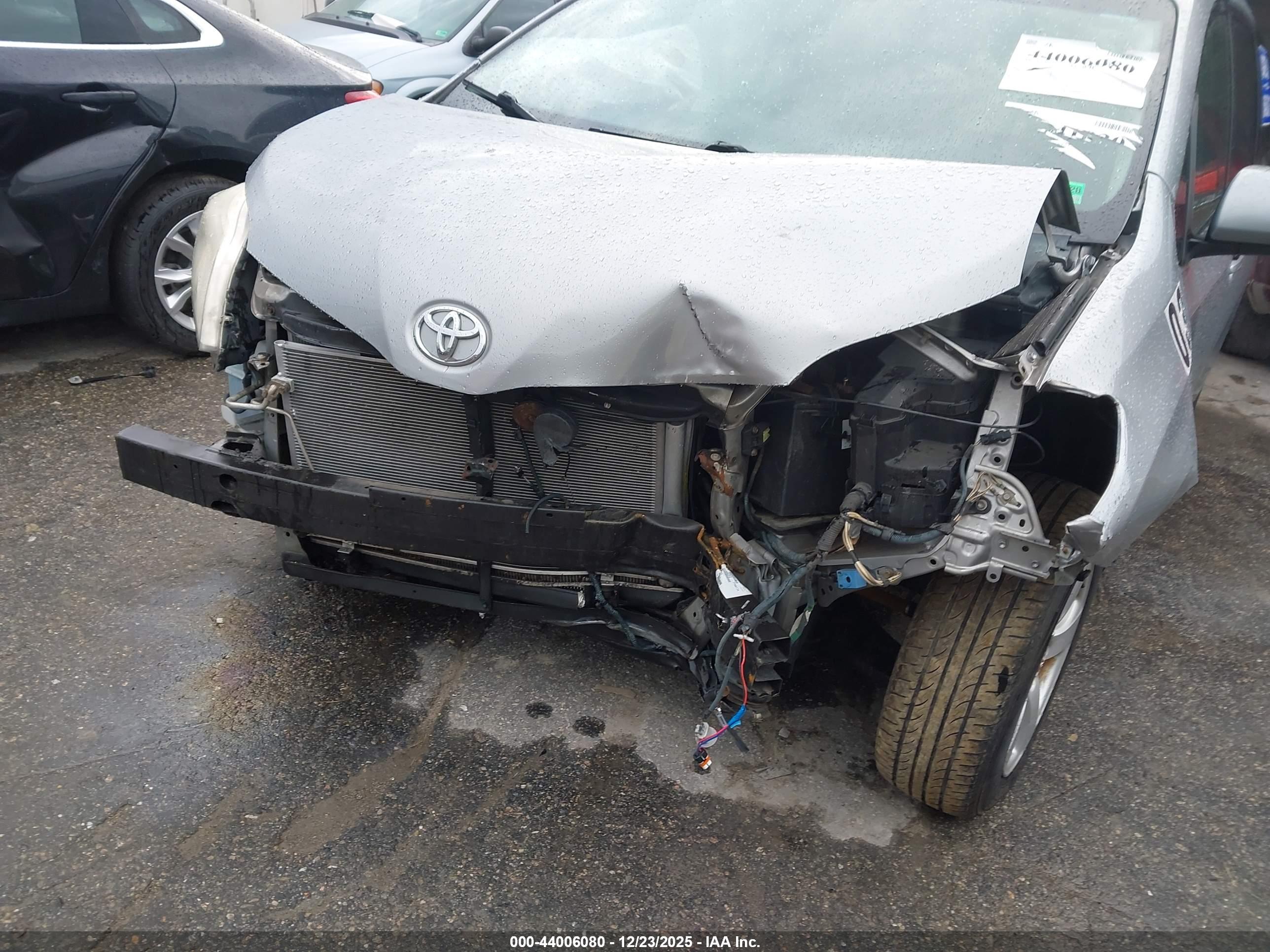 TOYOTA SIENNA image 6
