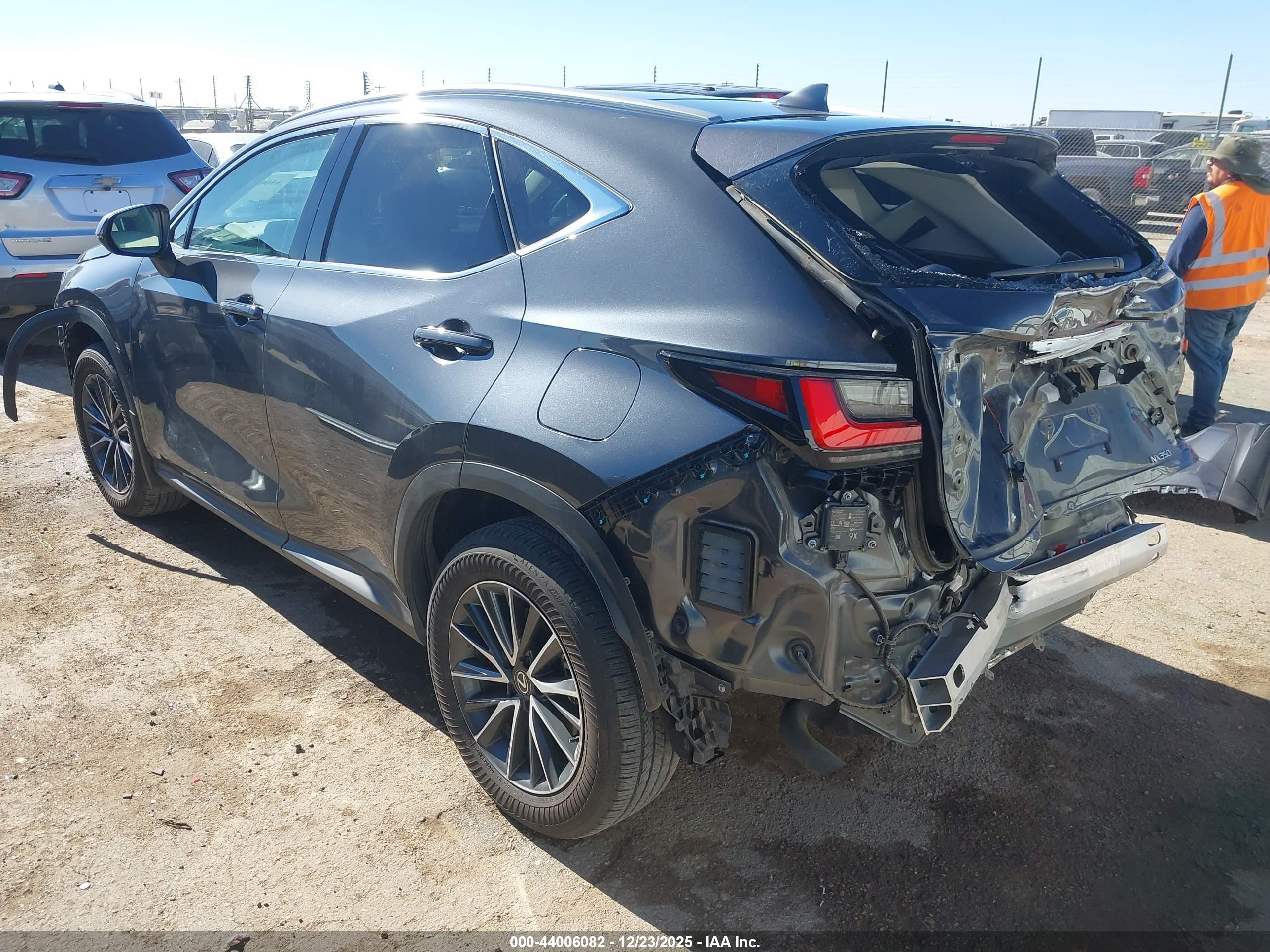 LEXUS NX image 3