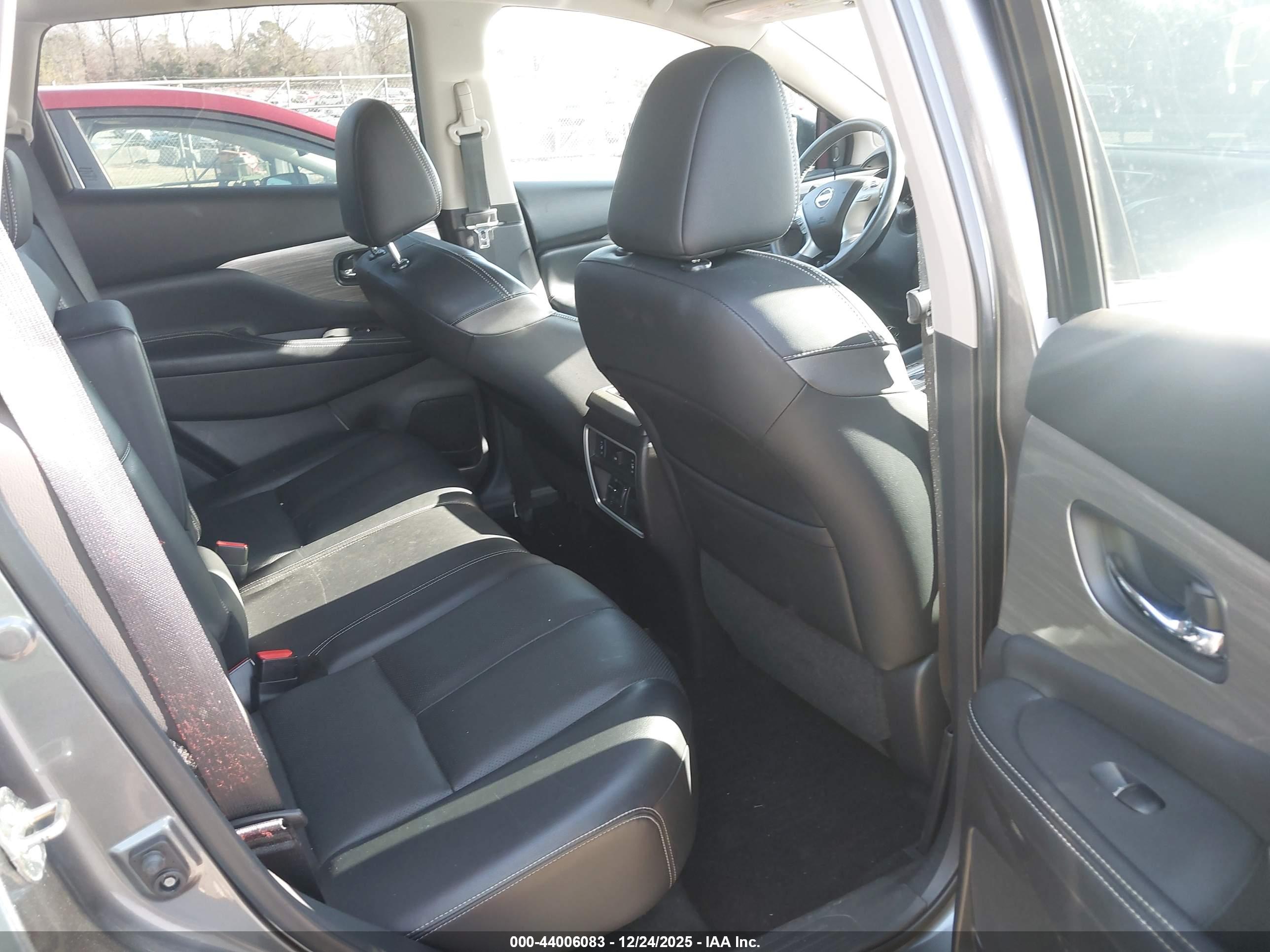 NISSAN MURANO image 8