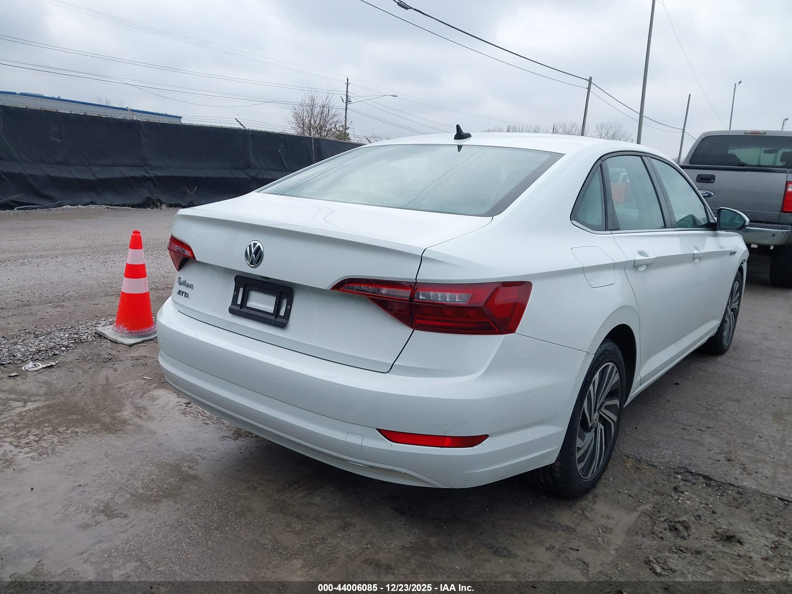 VOLKSWAGEN JETTA image 4