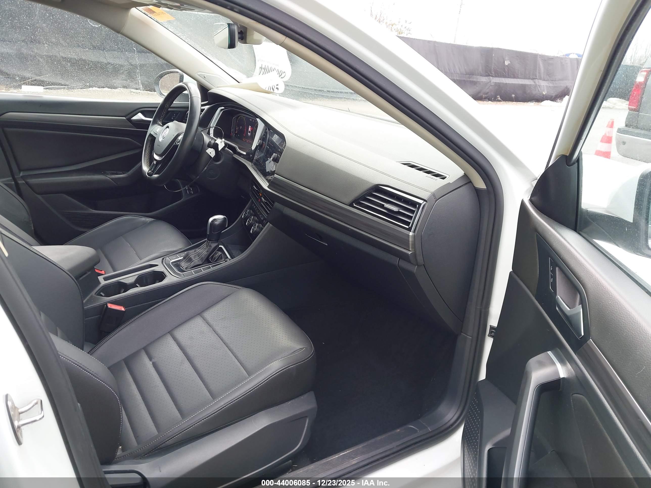 VOLKSWAGEN JETTA image 5