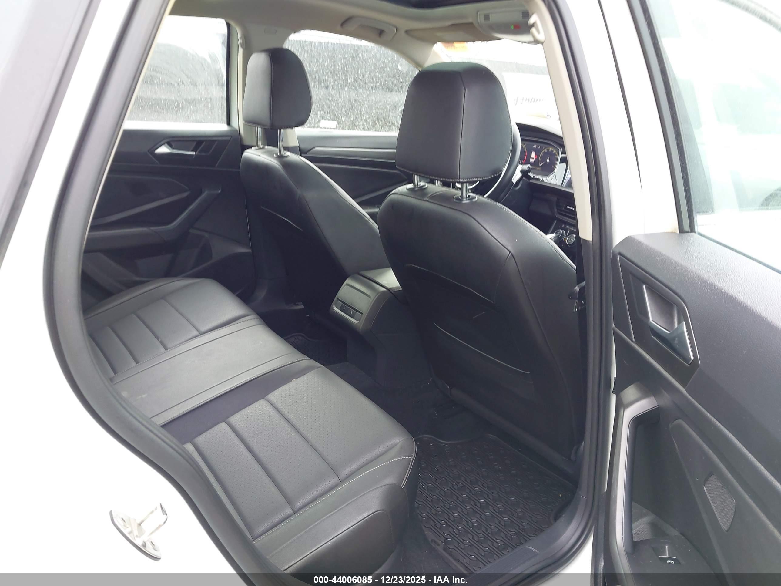 VOLKSWAGEN JETTA image 8