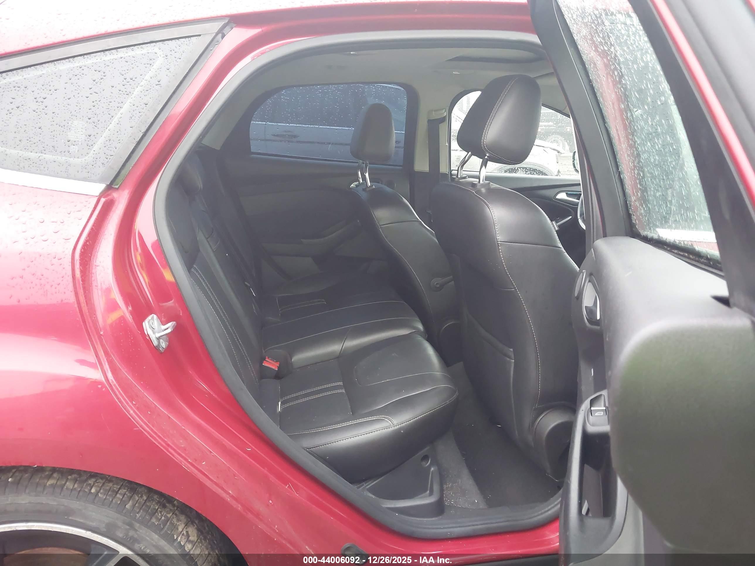 FORD FOCUS image 8