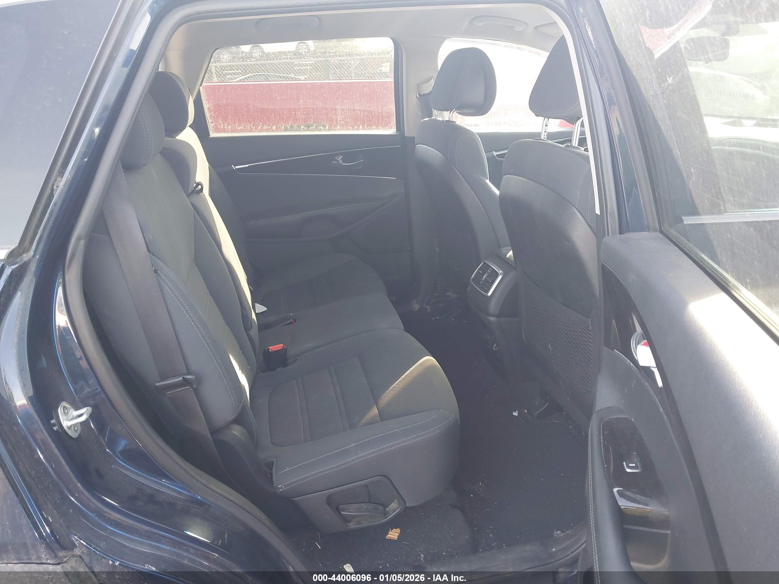 KIA SORENTO image 8