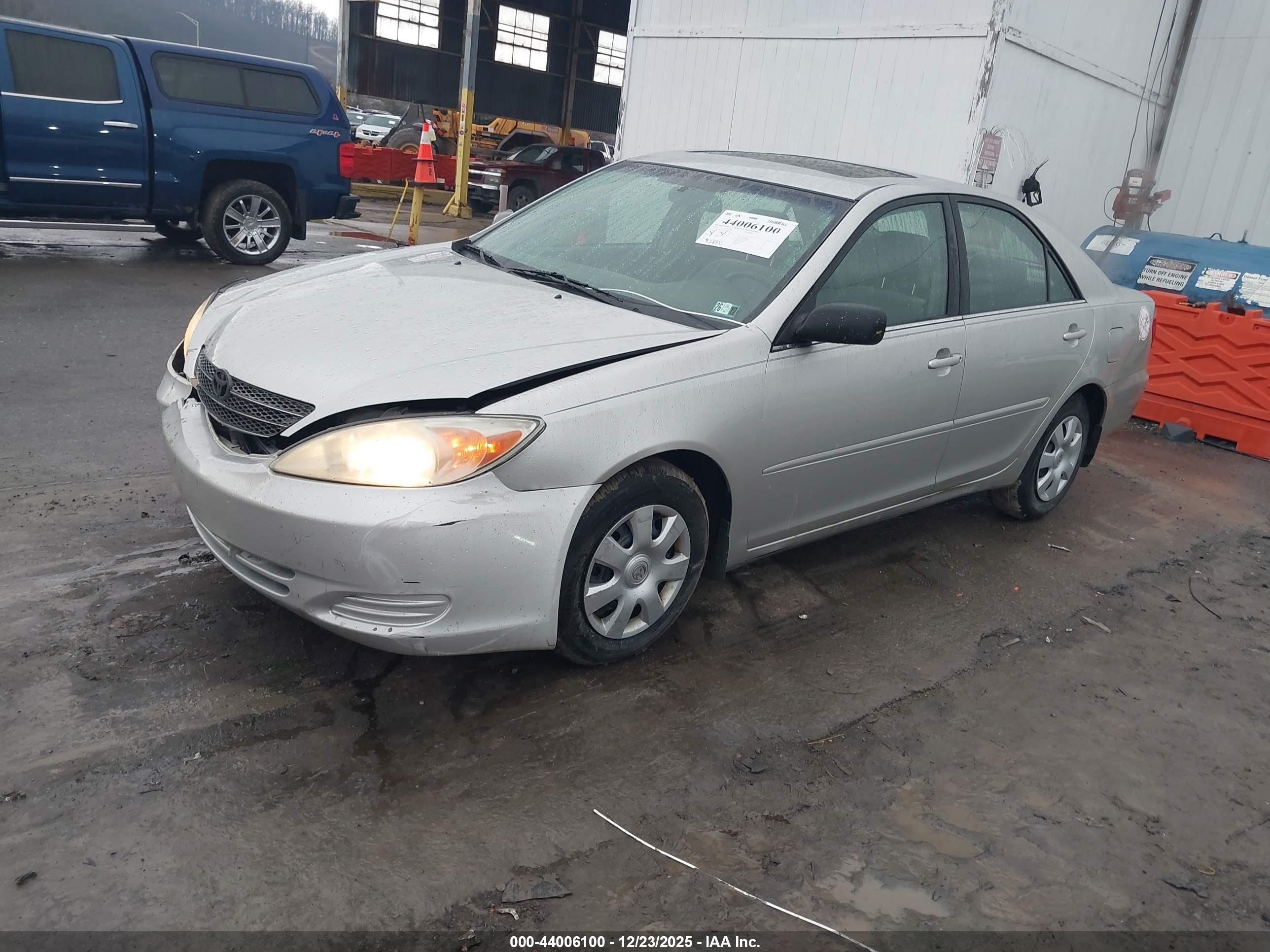 TOYOTA CAMRY image 2