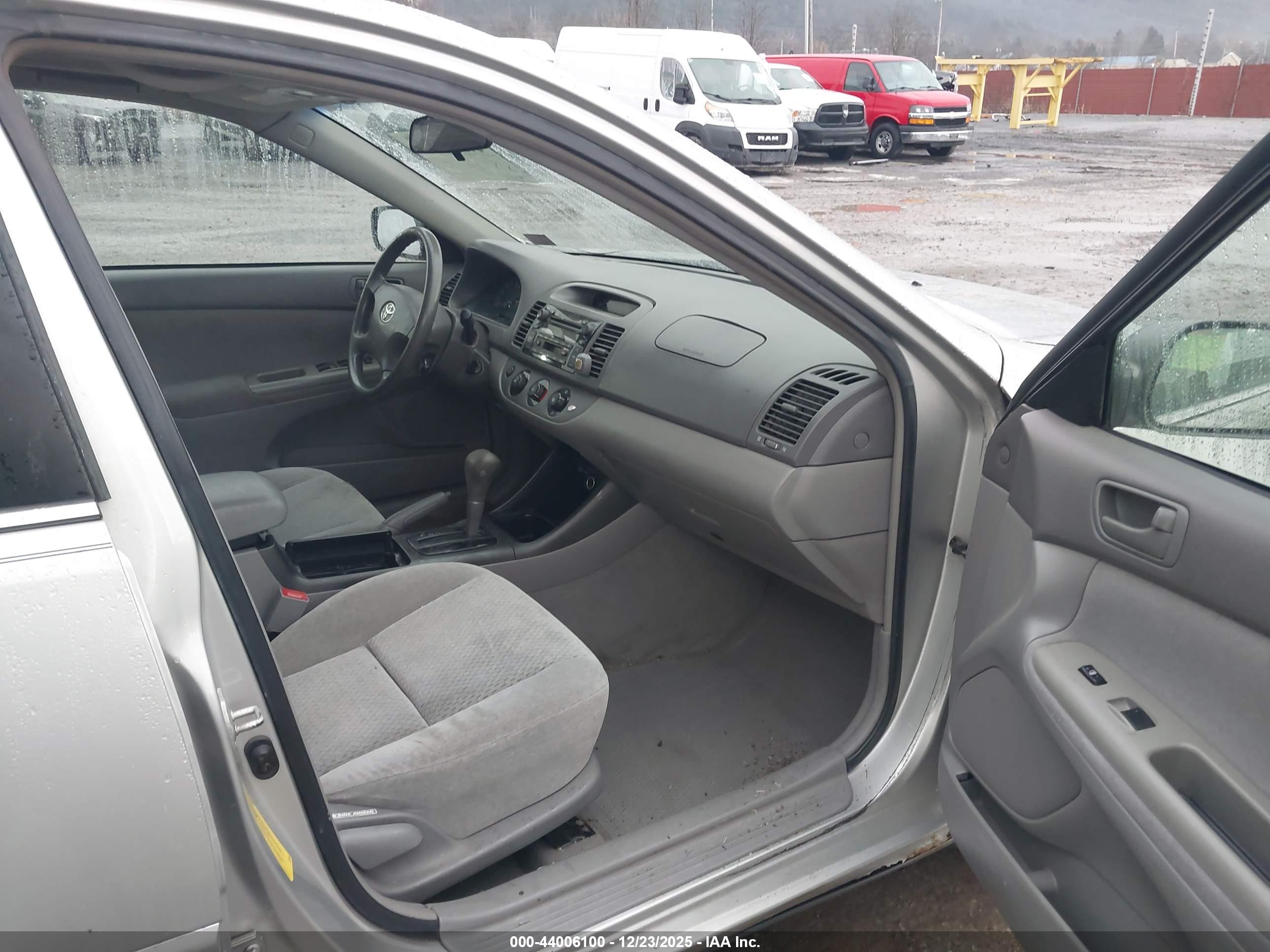 TOYOTA CAMRY image 5