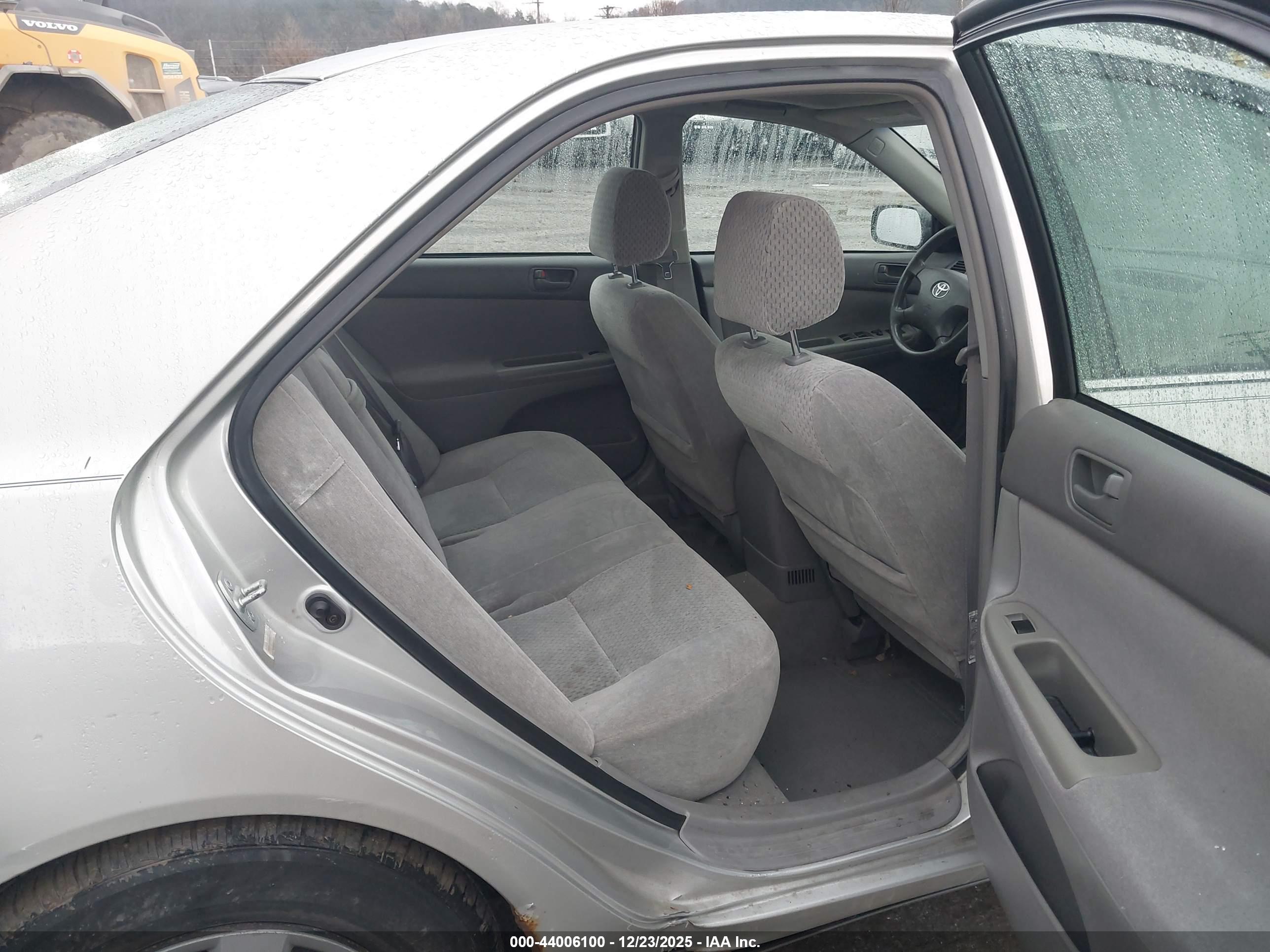TOYOTA CAMRY image 8