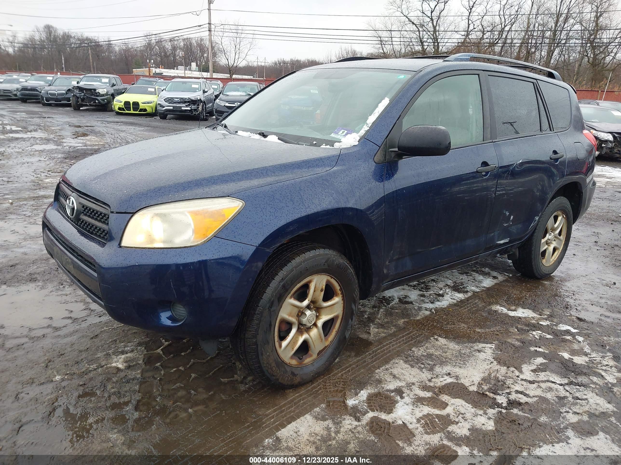 TOYOTA RAV4 image 2