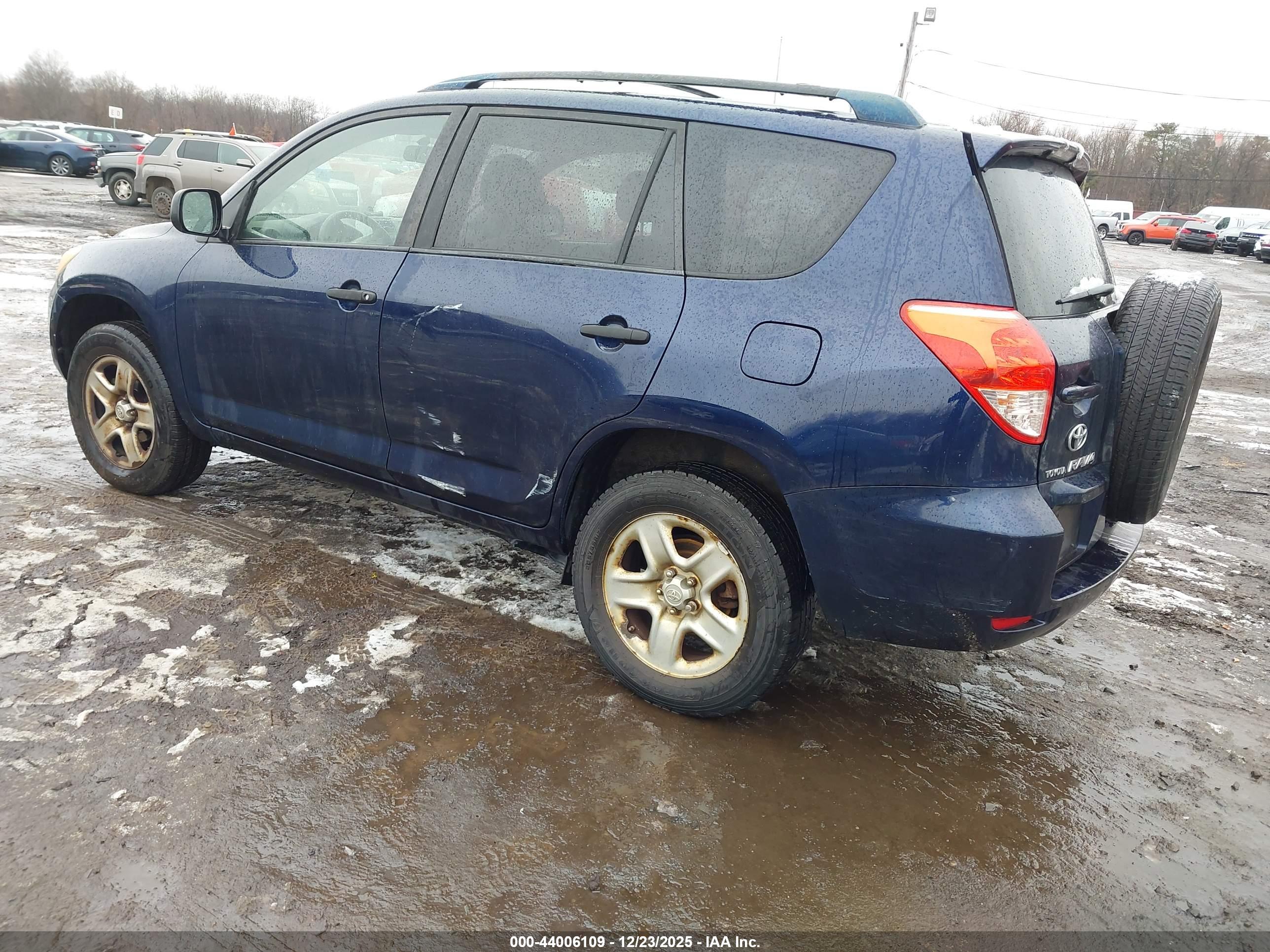 TOYOTA RAV4 image 3