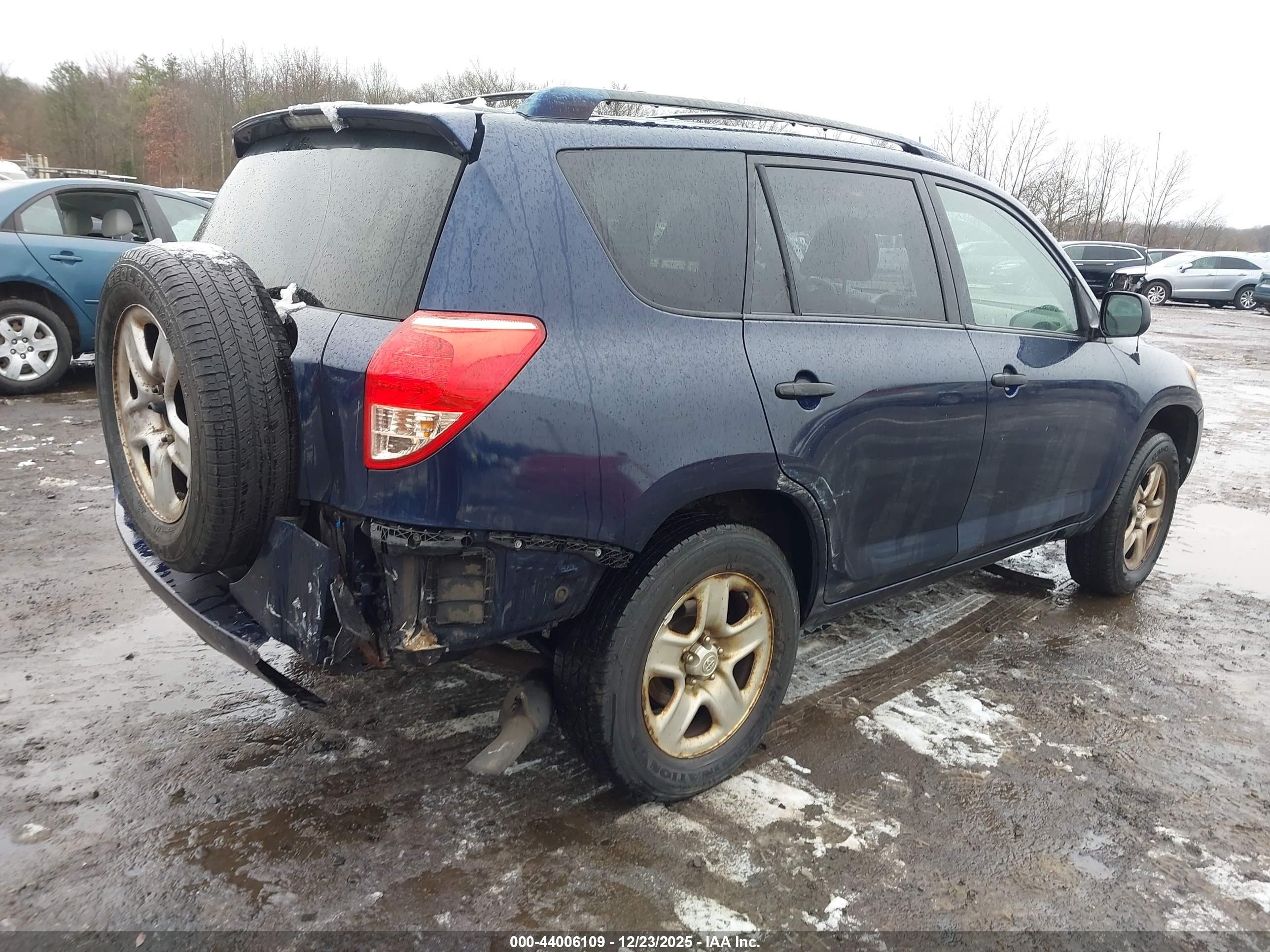 TOYOTA RAV4 image 6