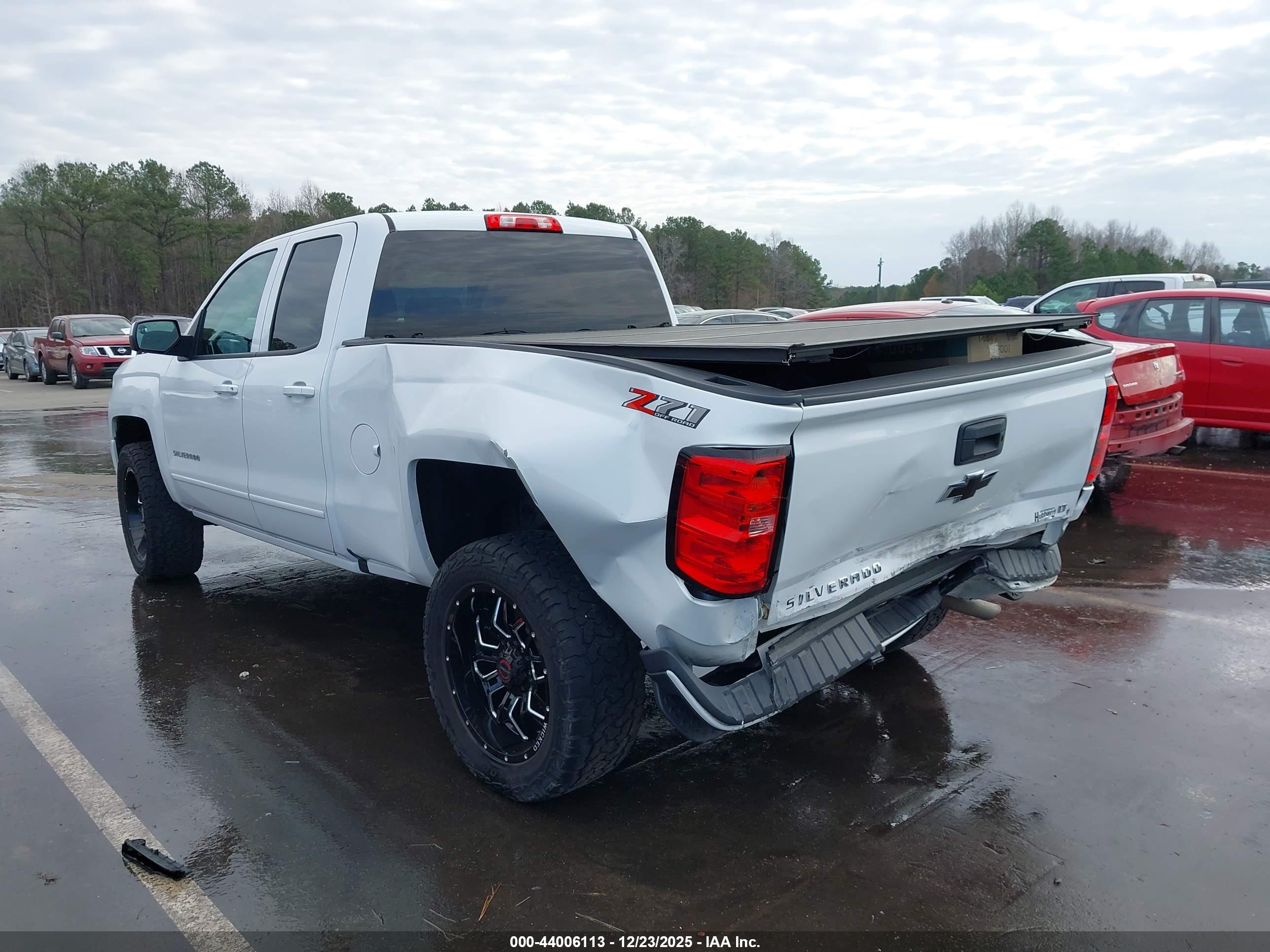 CHEVROLET SILVERADO image 3