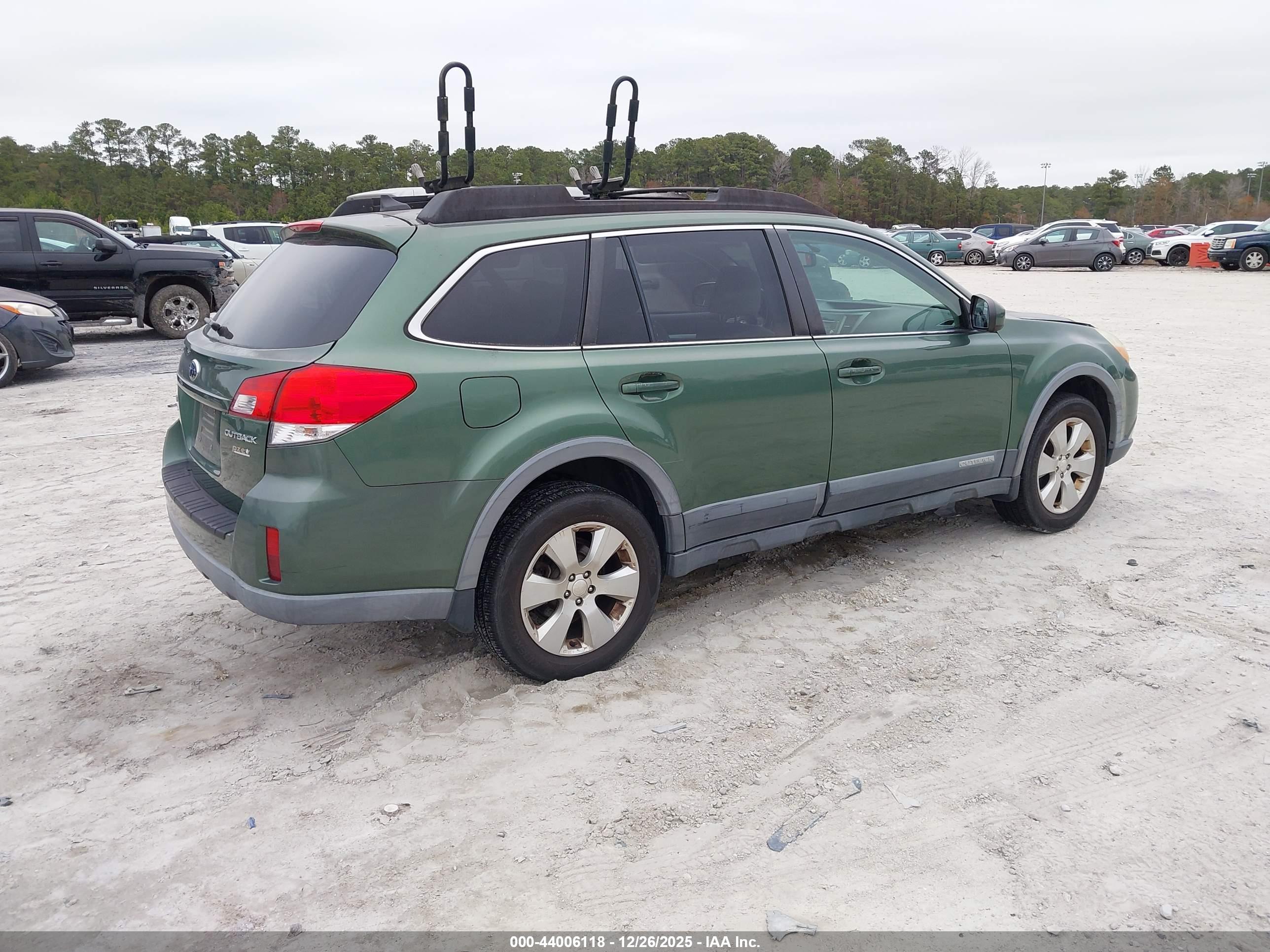SUBARU OUTBACK image 4