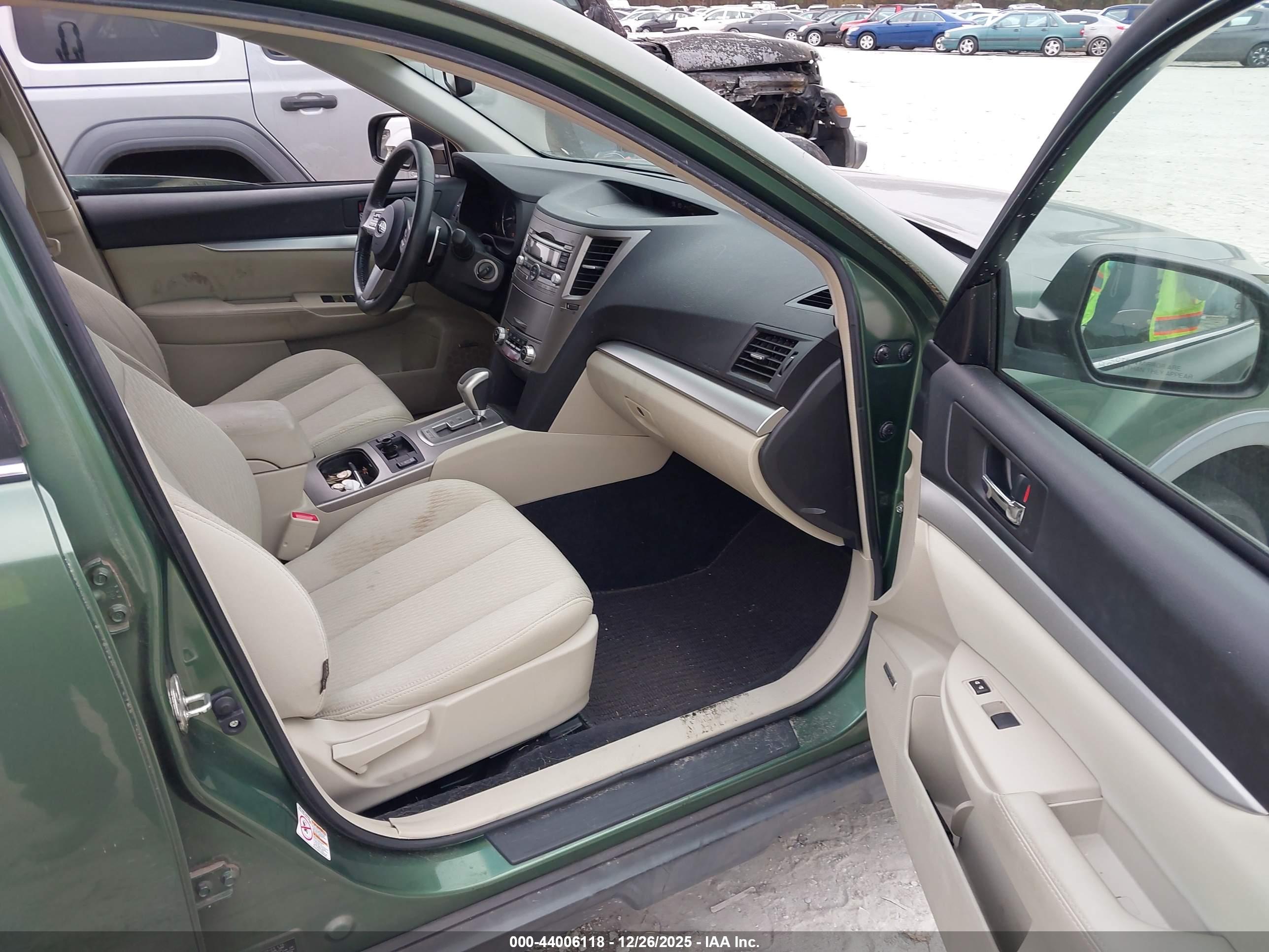 SUBARU OUTBACK image 5