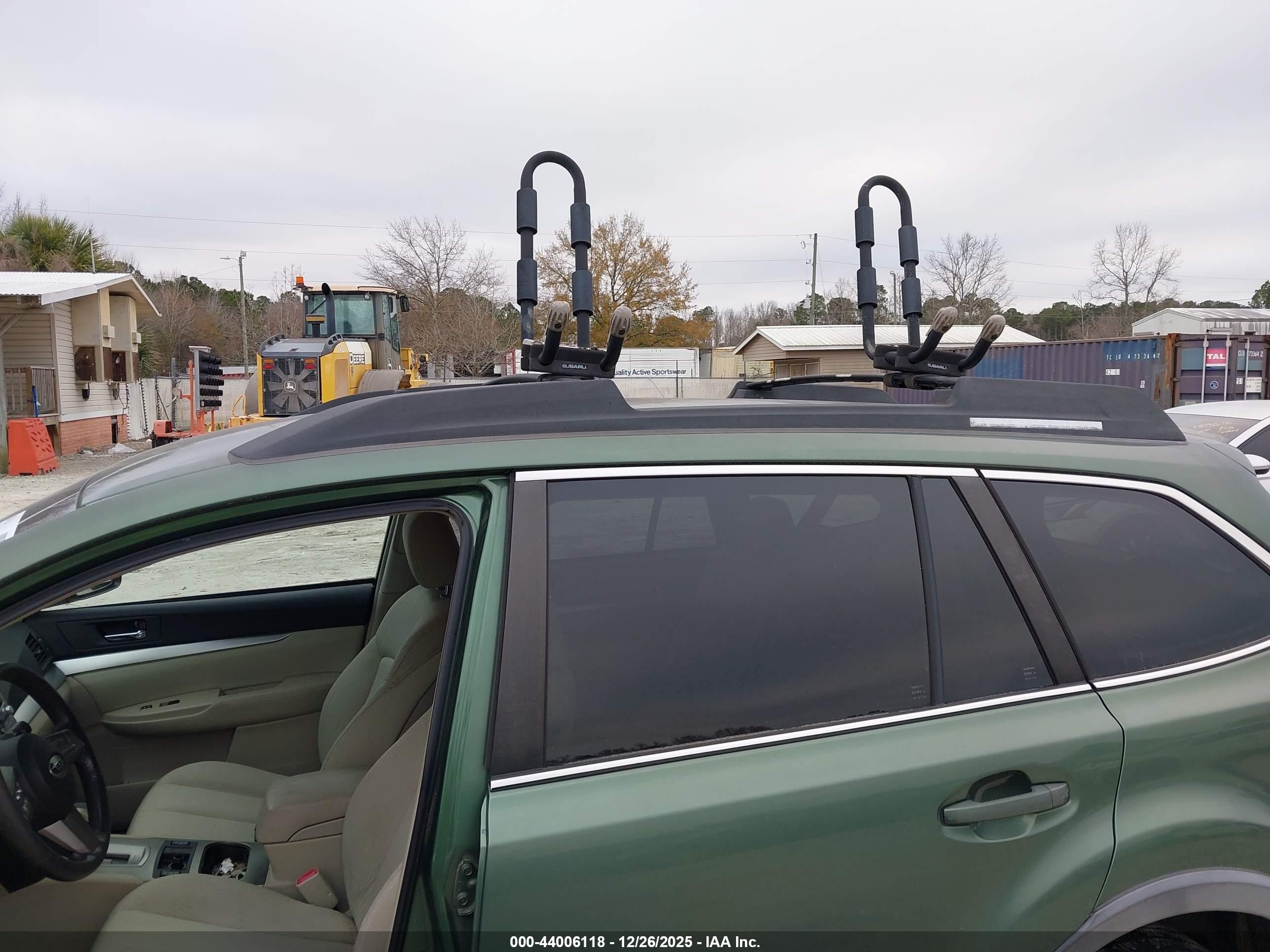 SUBARU OUTBACK image 6
