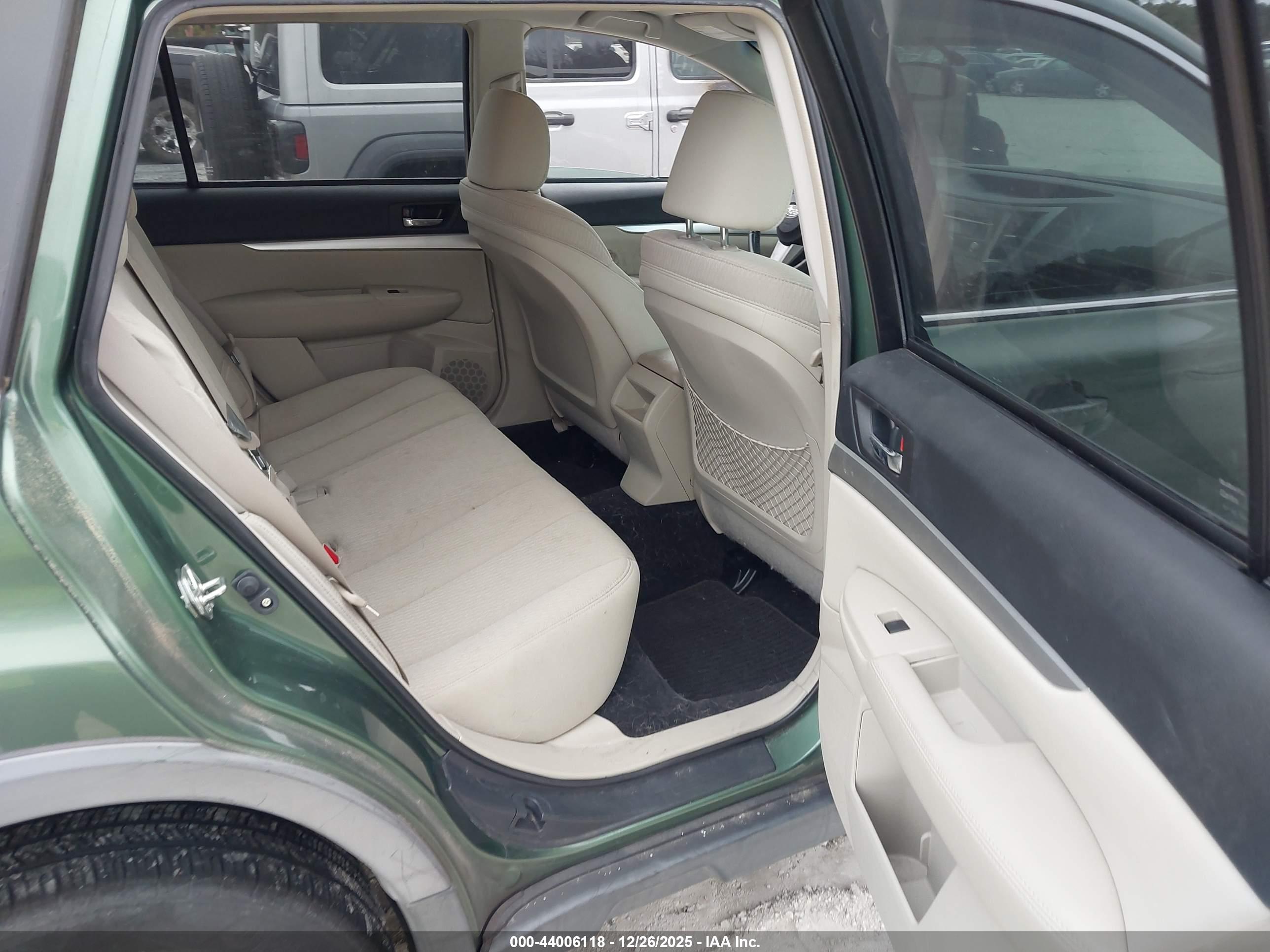 SUBARU OUTBACK image 8
