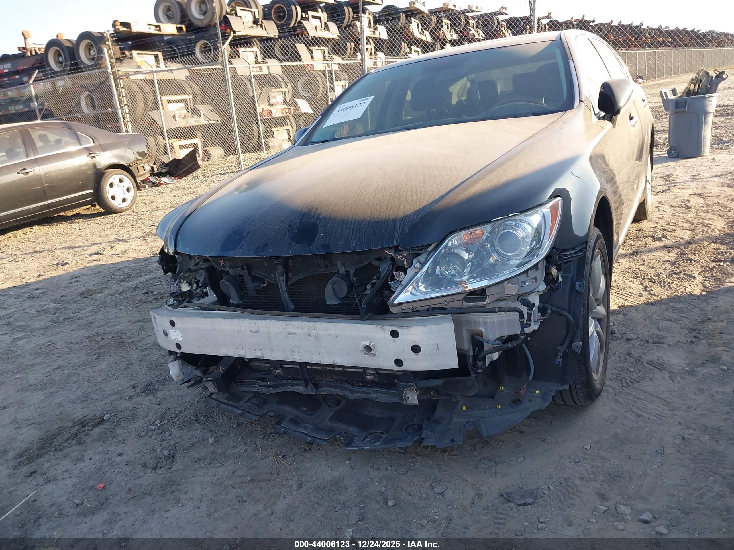 LEXUS LS image 6
