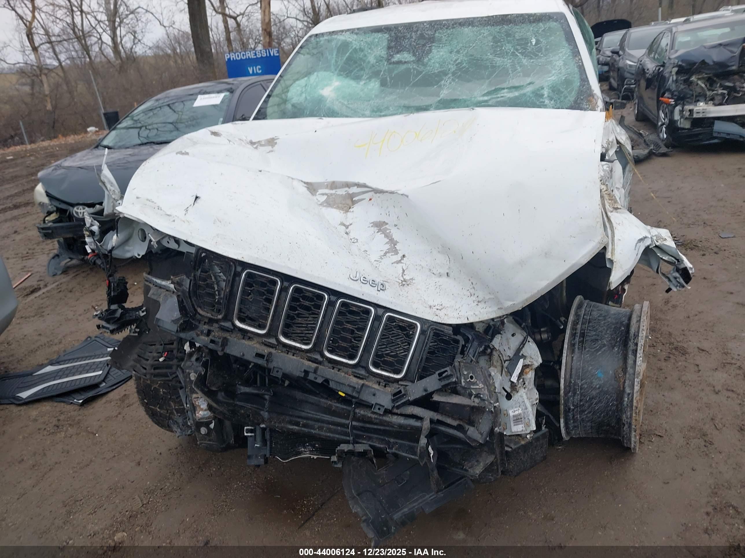 JEEP GRAND image 6
