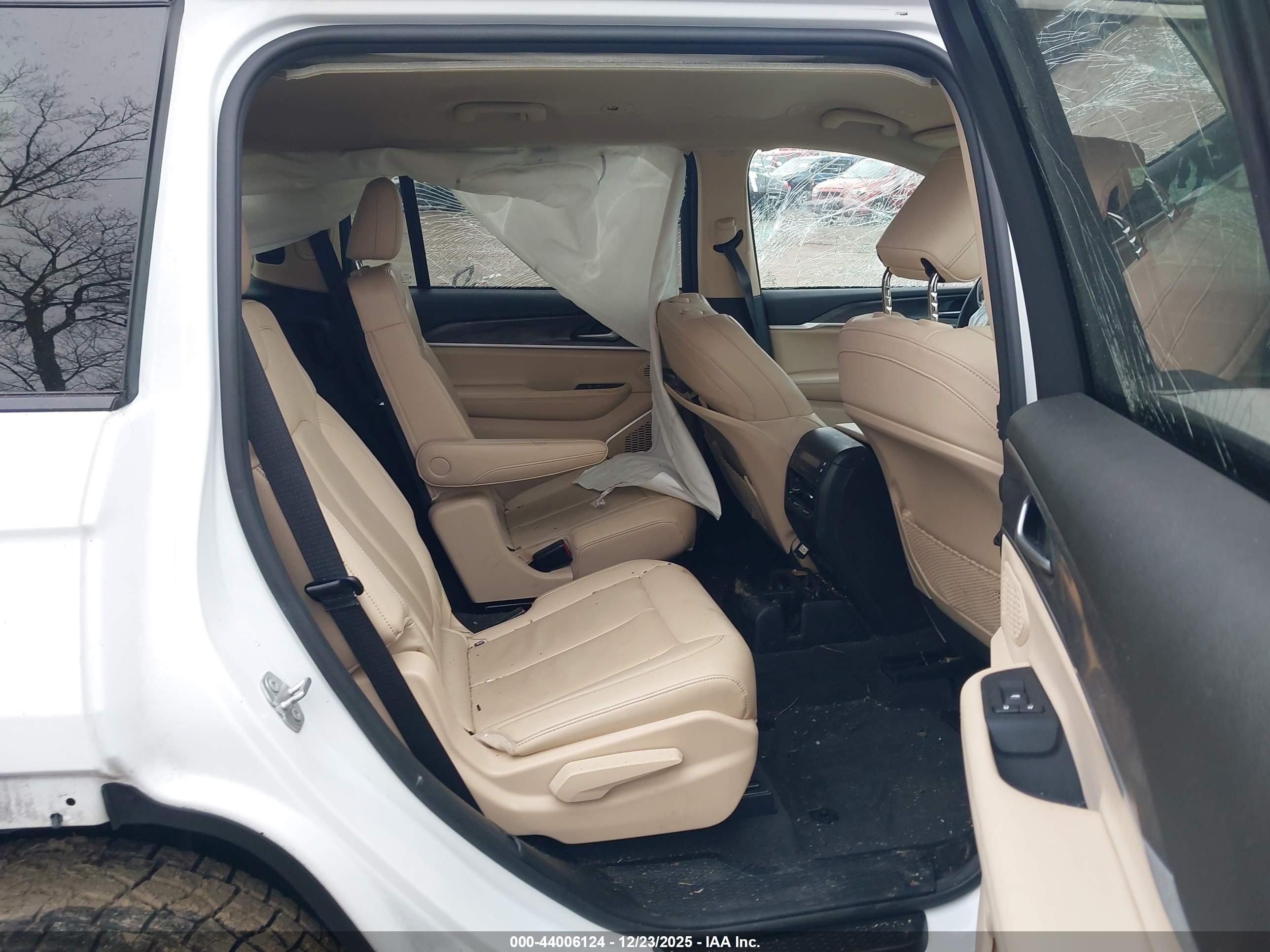 JEEP GRAND image 8