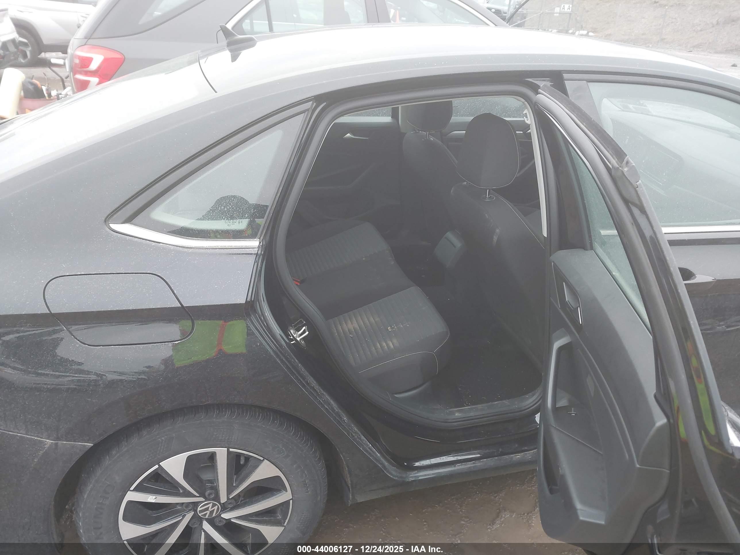 VOLKSWAGEN JETTA image 8