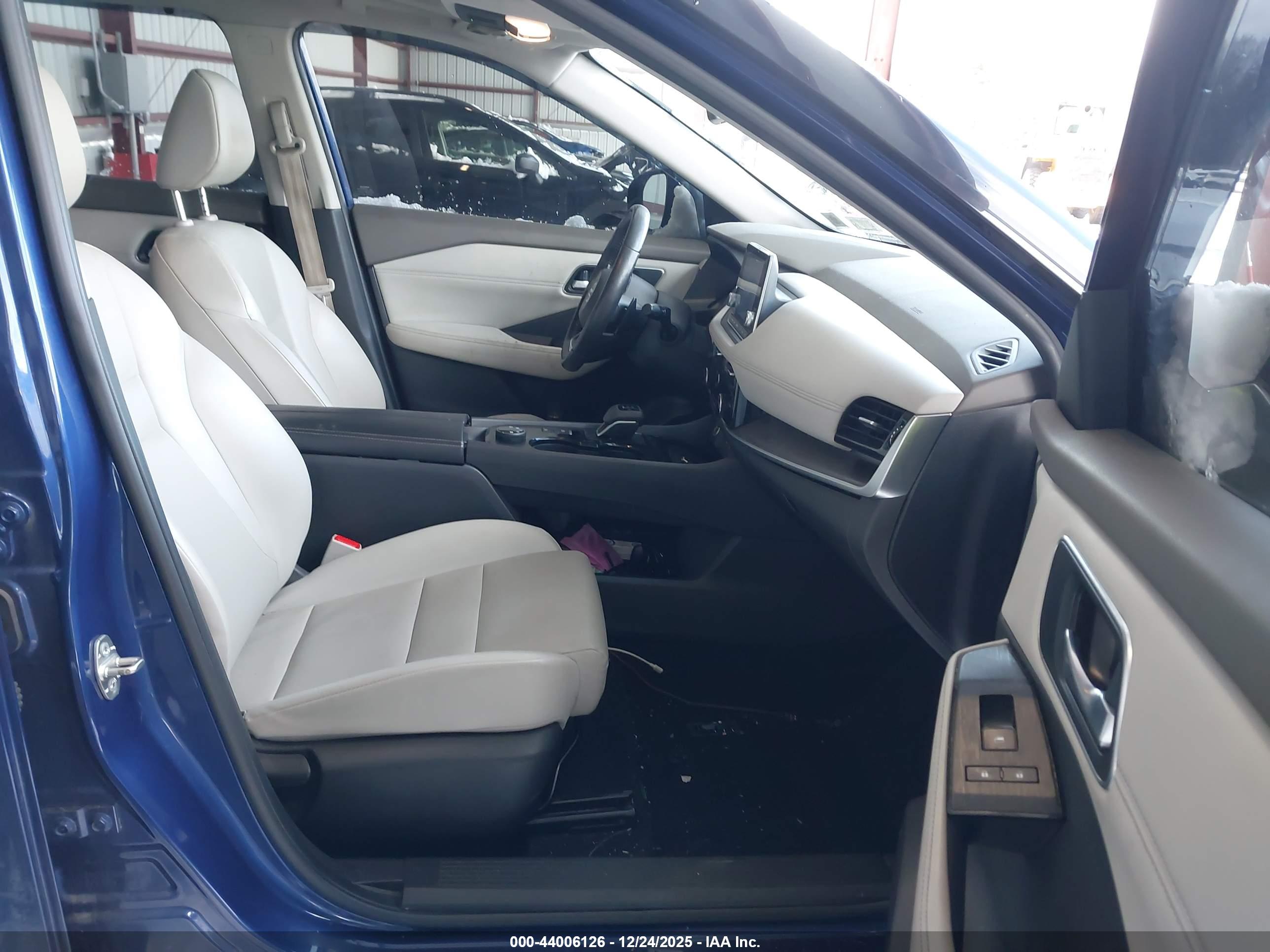 NISSAN ROGUE image 5