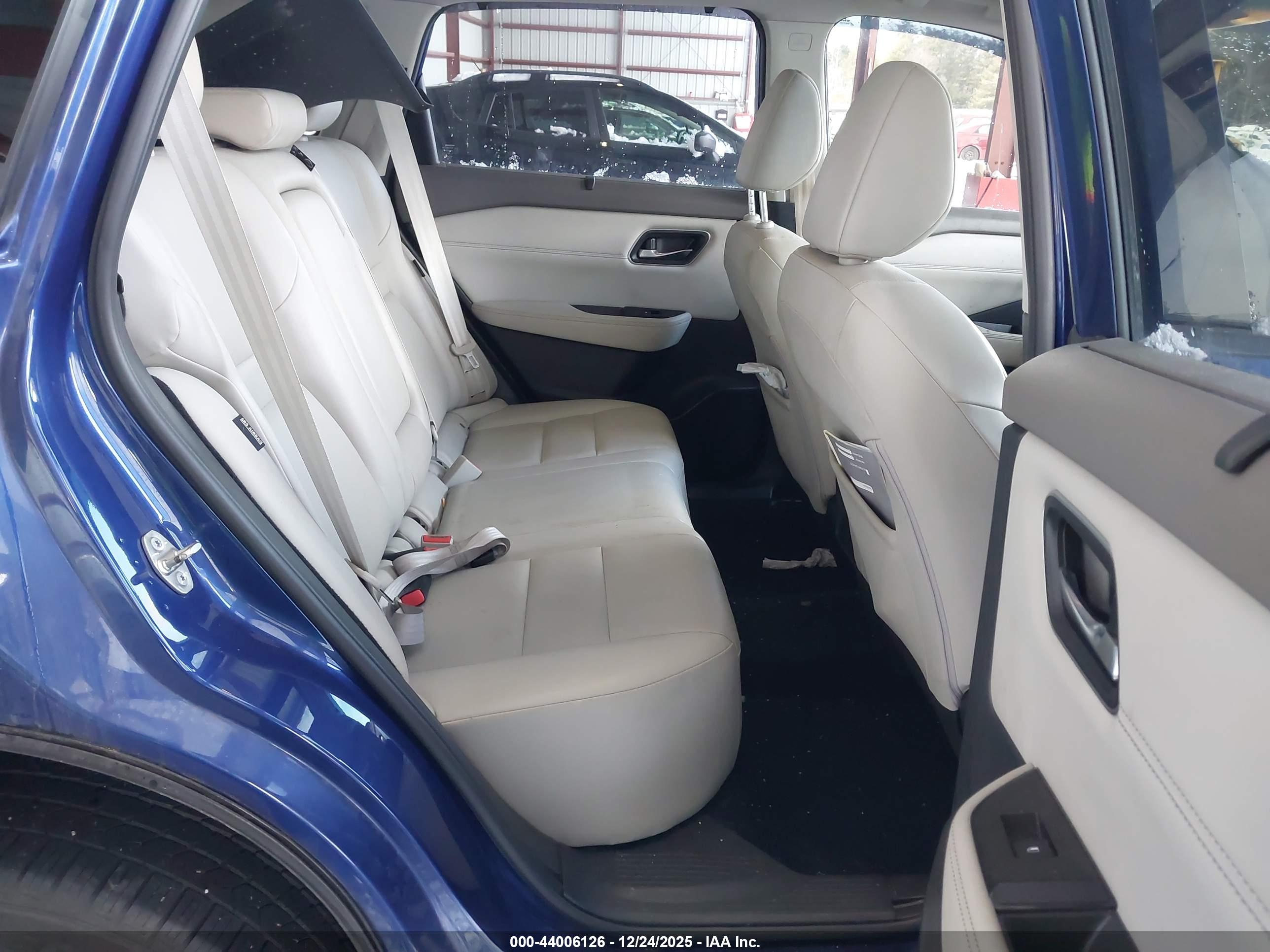 NISSAN ROGUE image 8