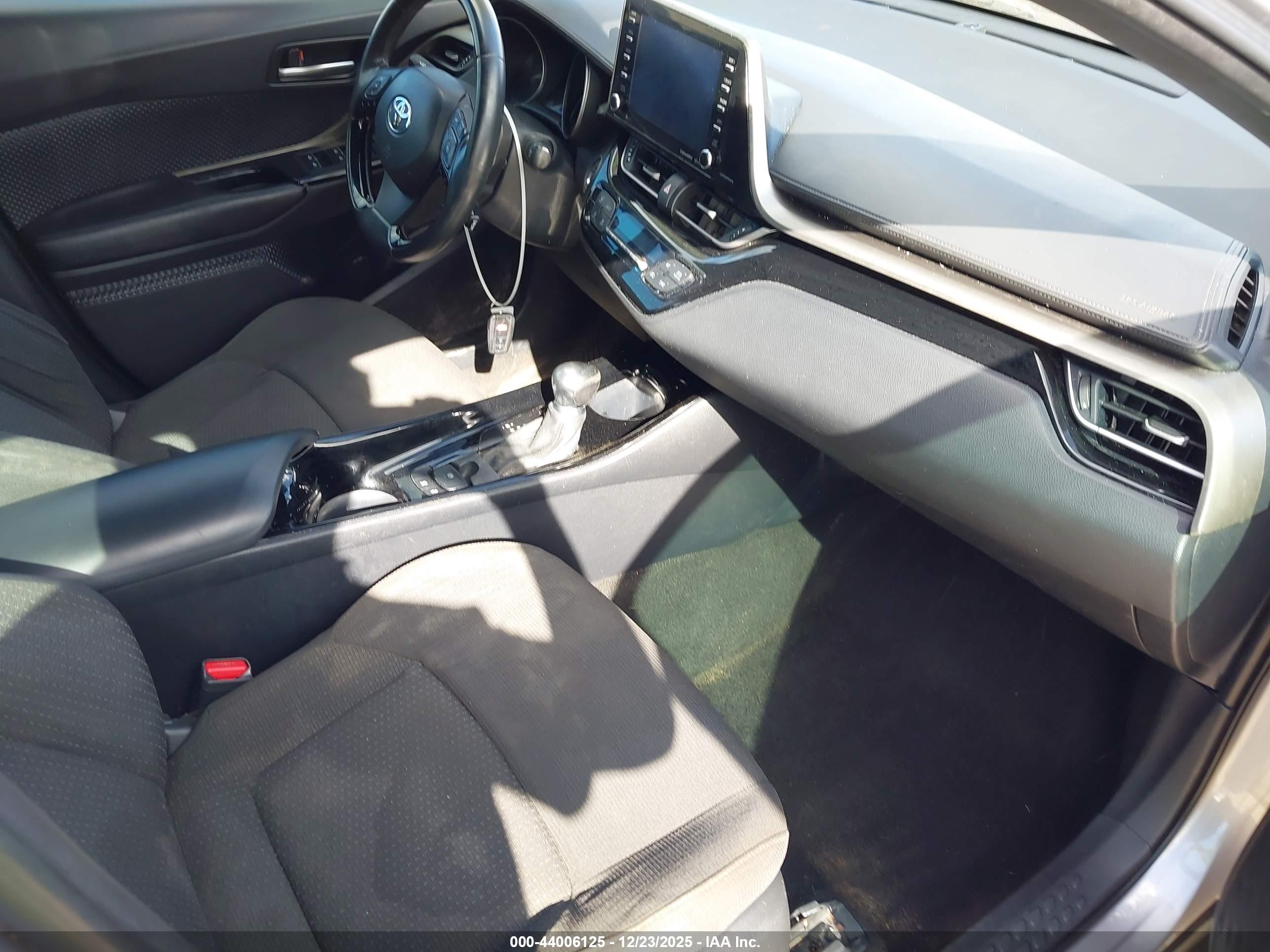 TOYOTA C-HR image 5