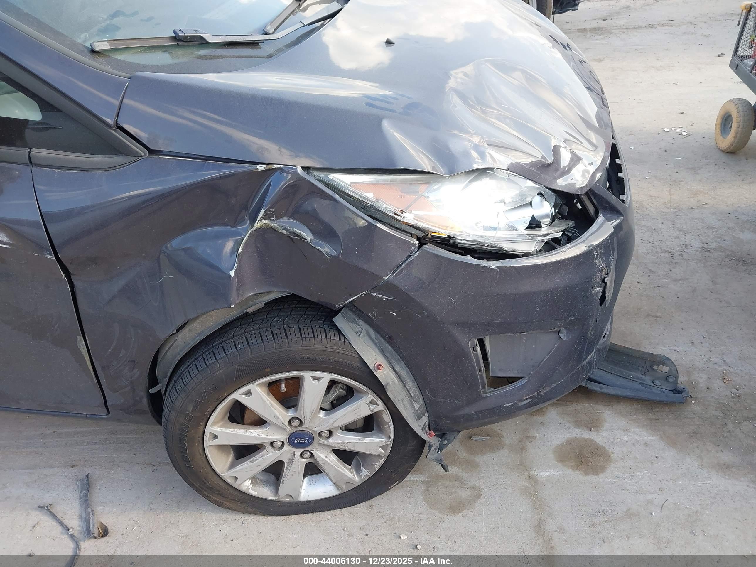 FORD FIESTA image 6