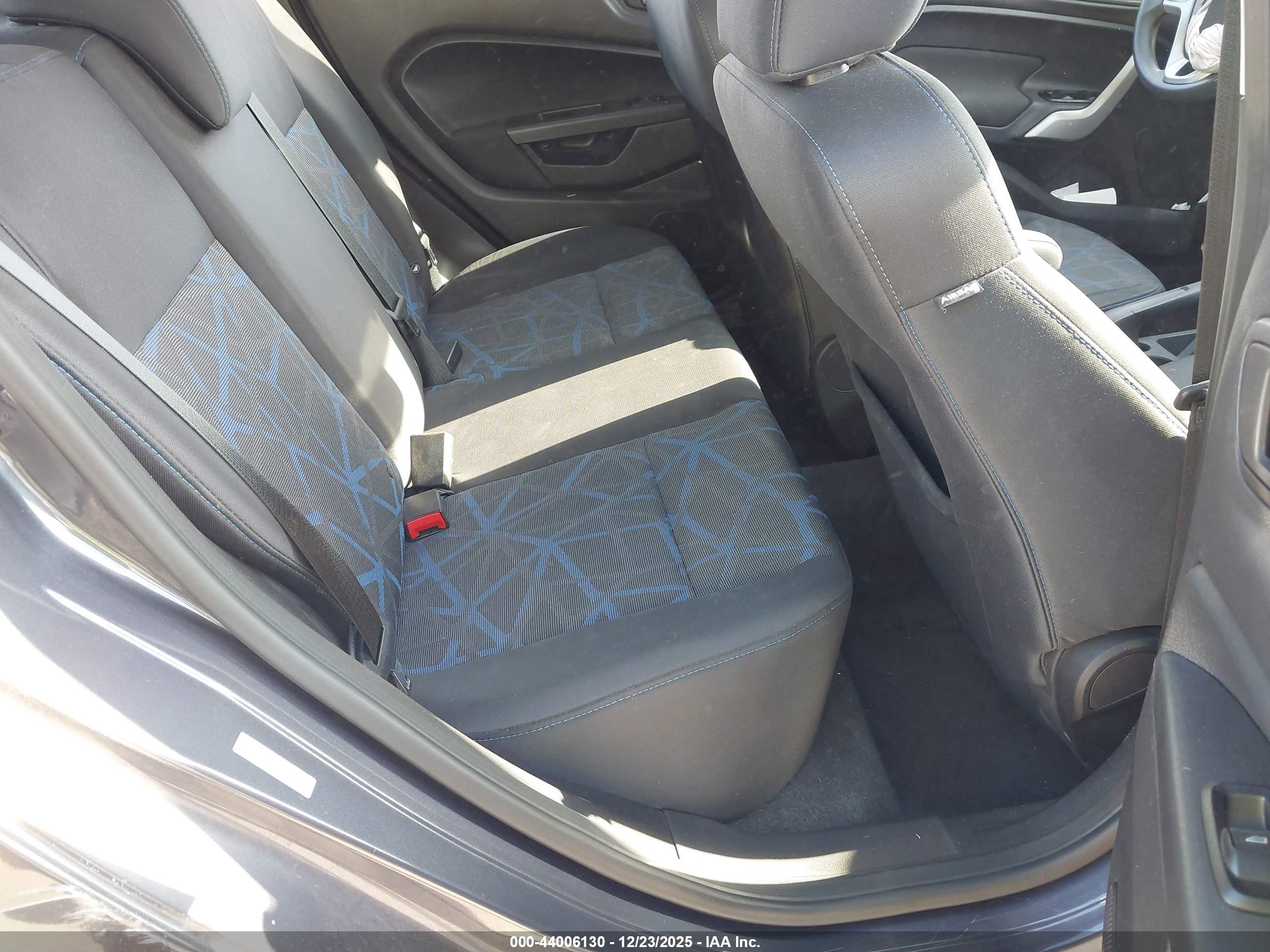 FORD FIESTA image 8
