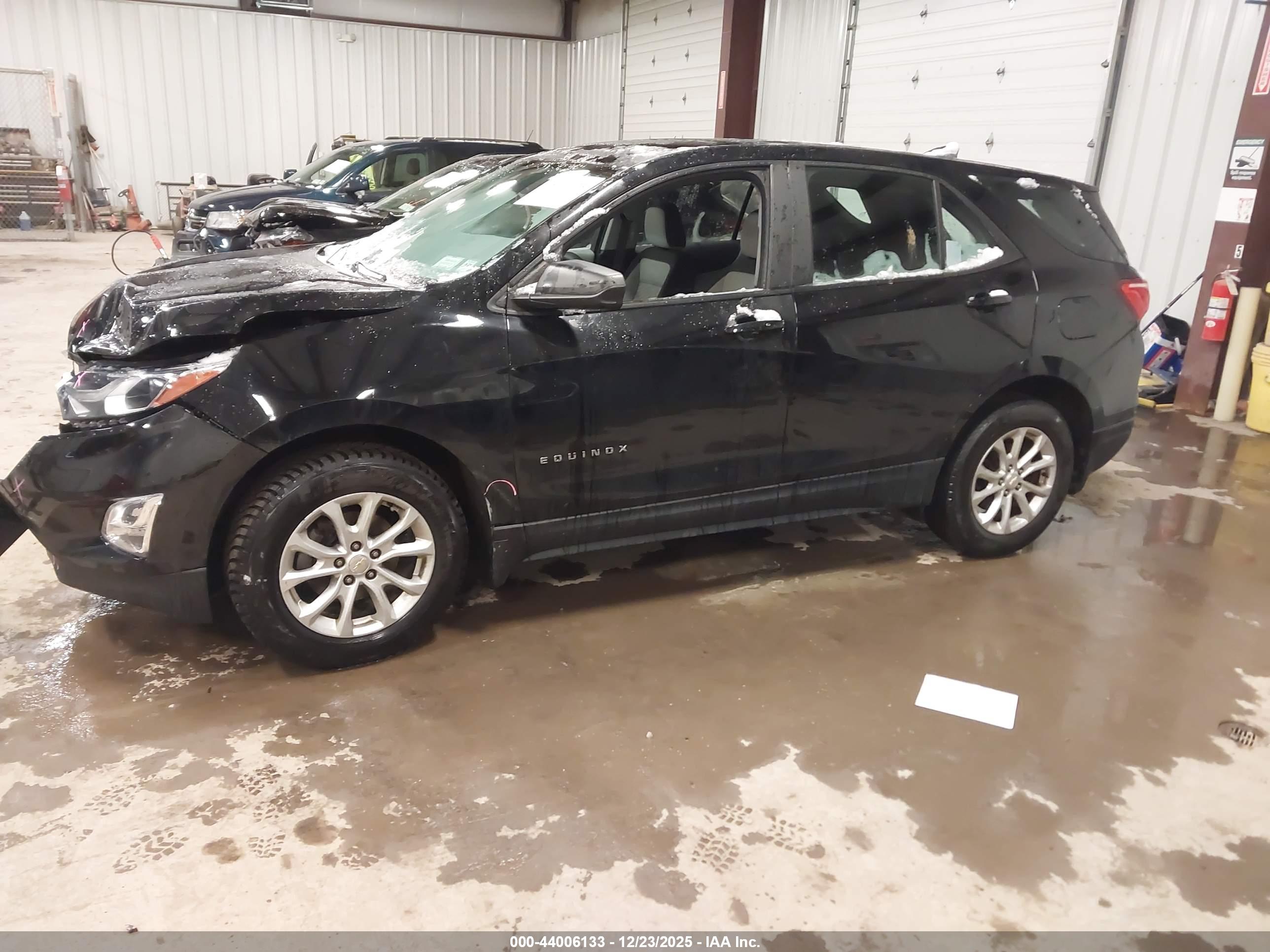 CHEVROLET EQUINOX image 2