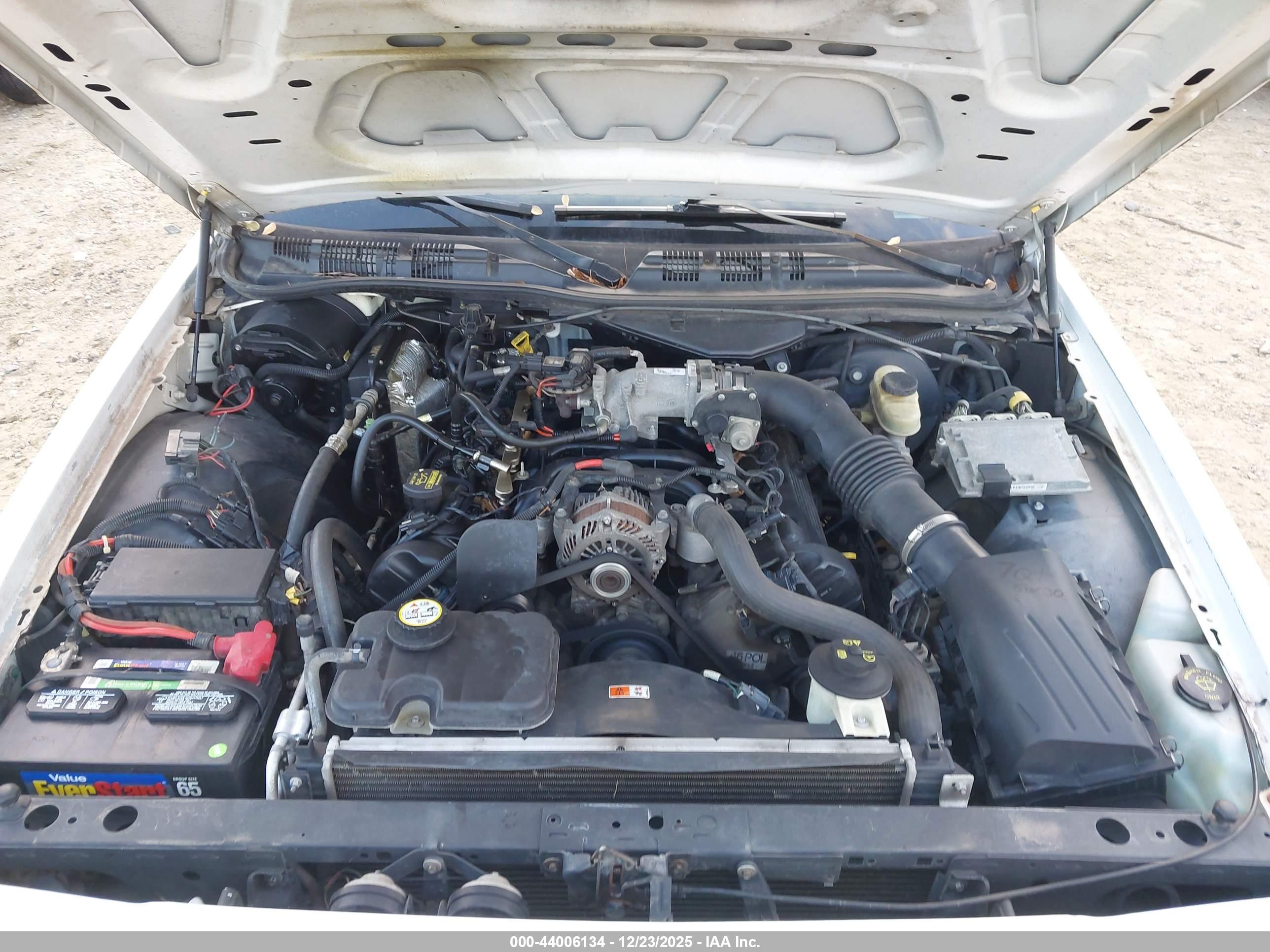 FORD CROWN image 10