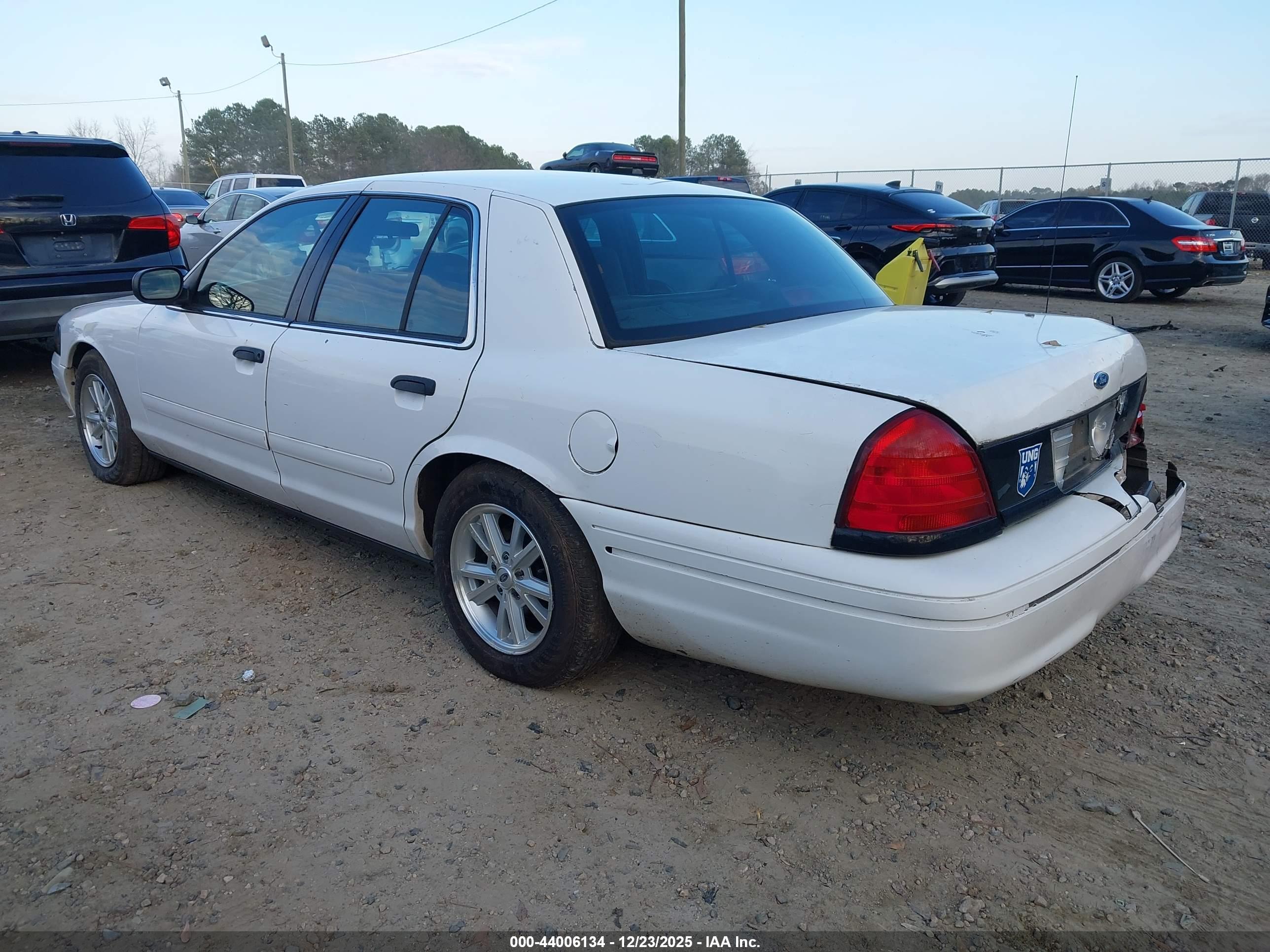 FORD CROWN image 3