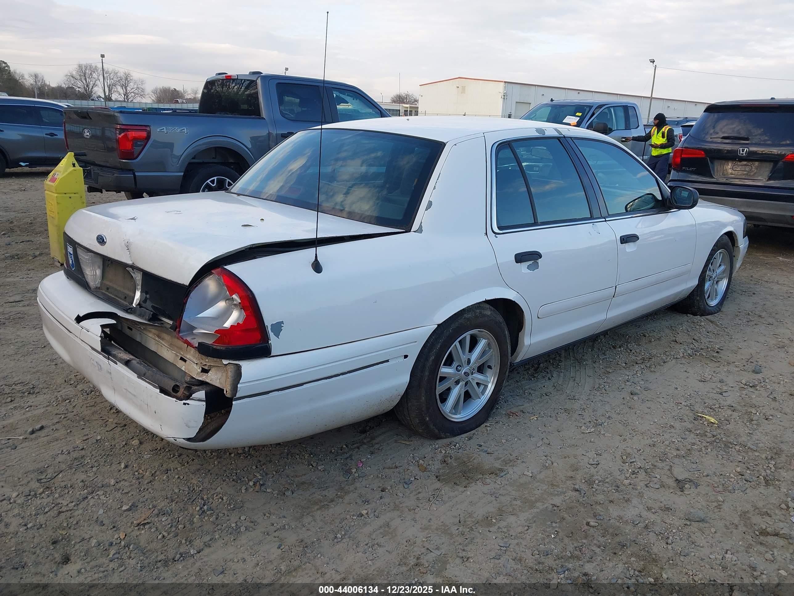 FORD CROWN image 4