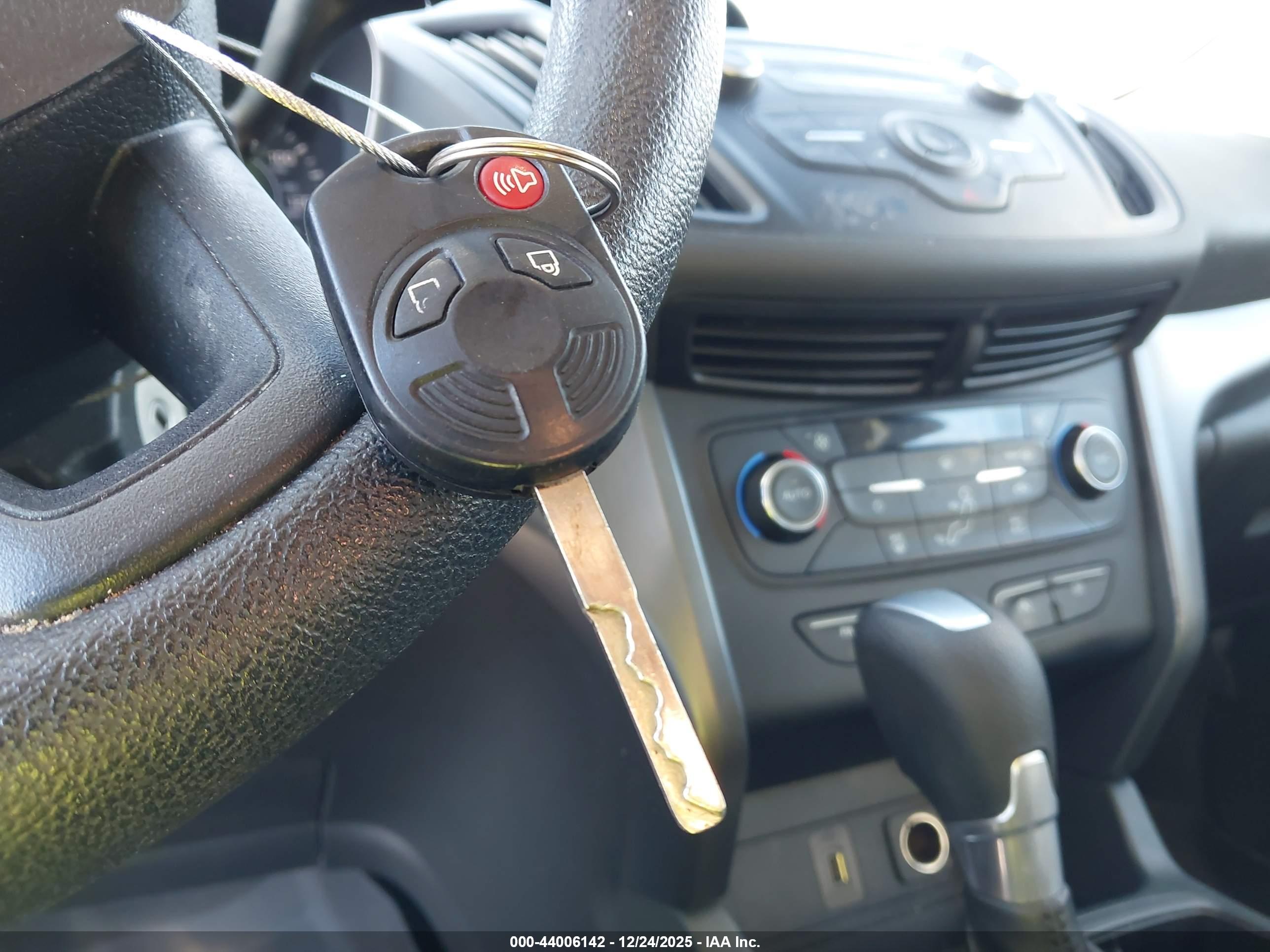 FORD ESCAPE image 11