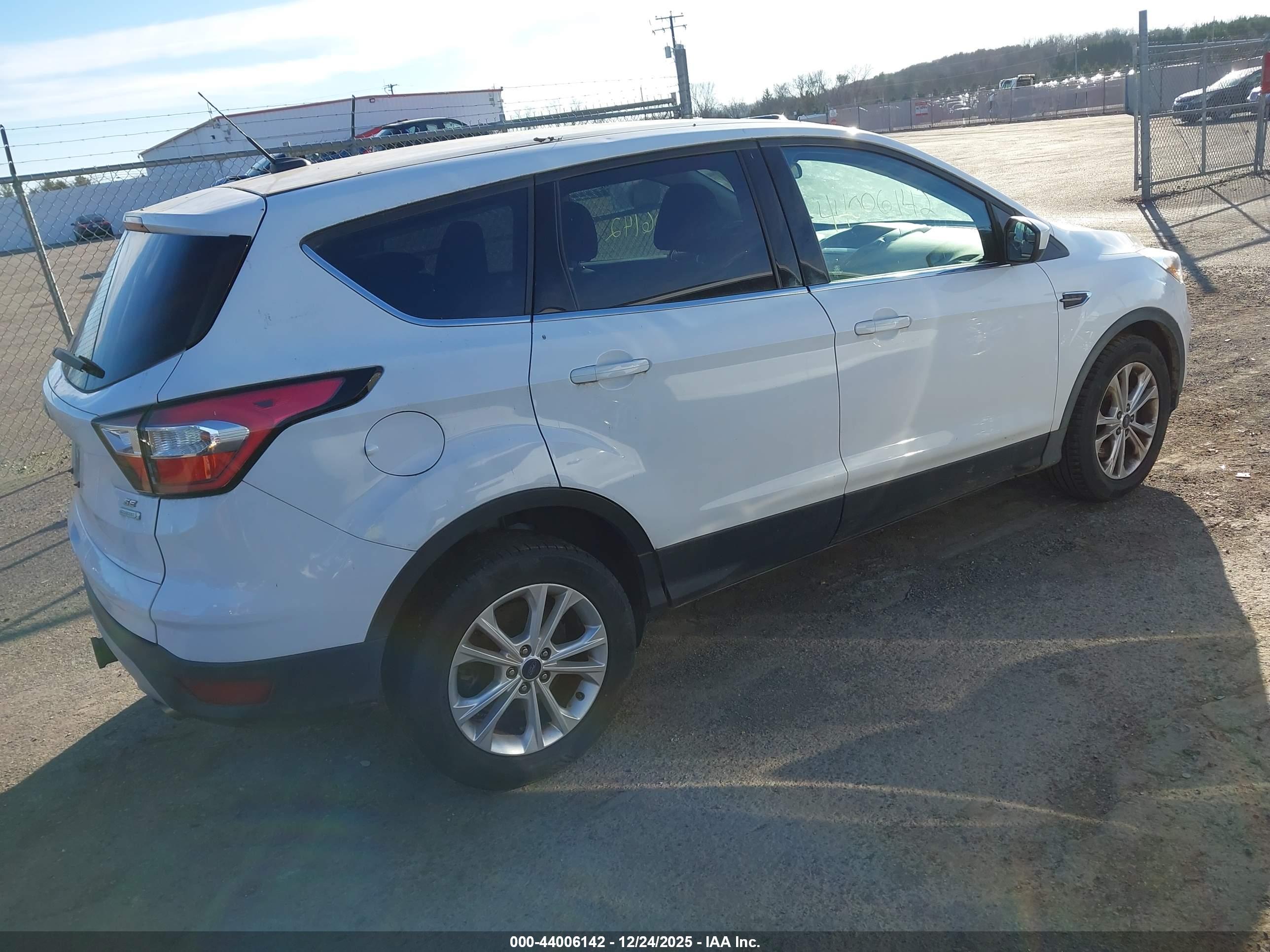 FORD ESCAPE image 4