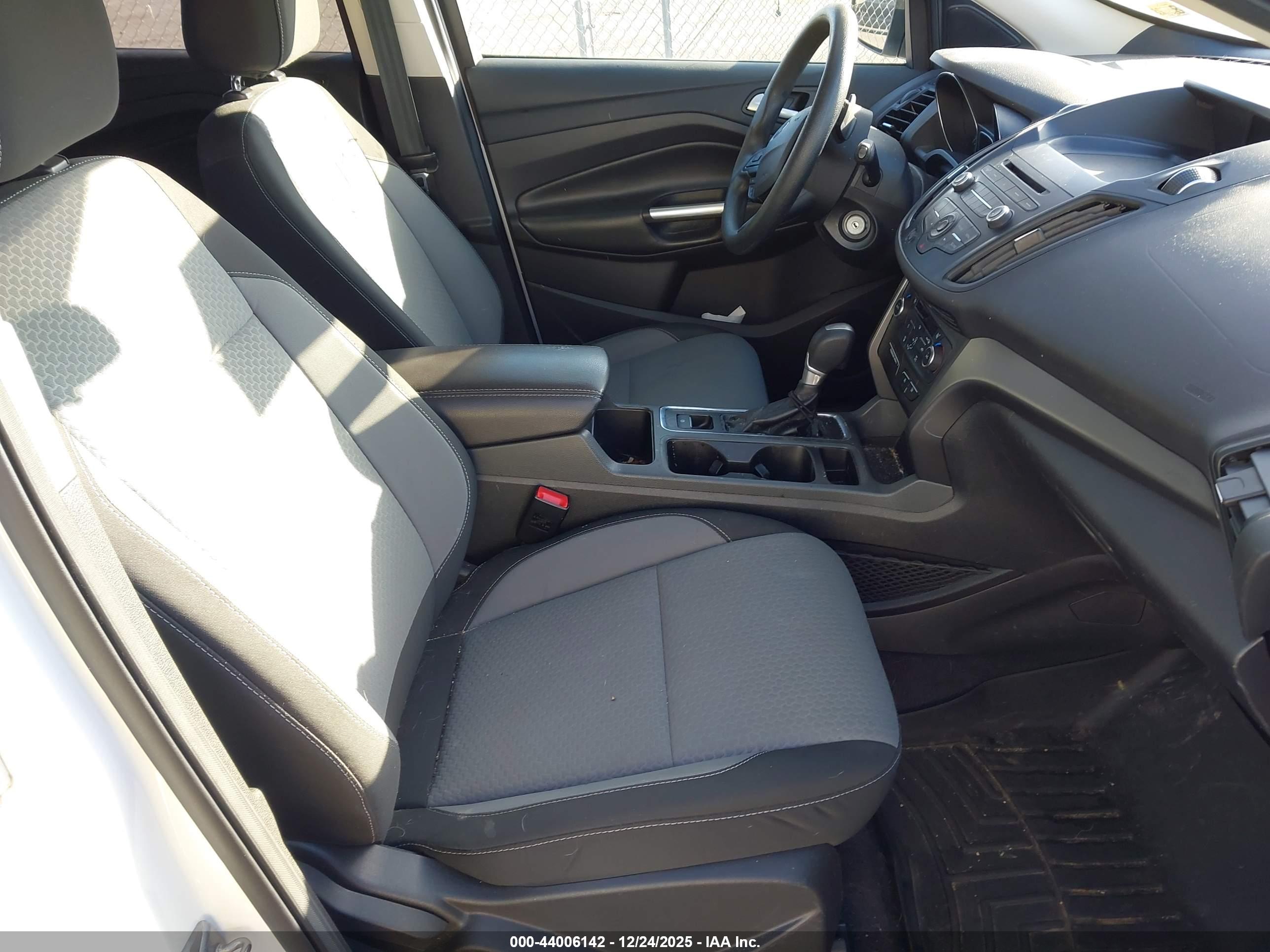 FORD ESCAPE image 5