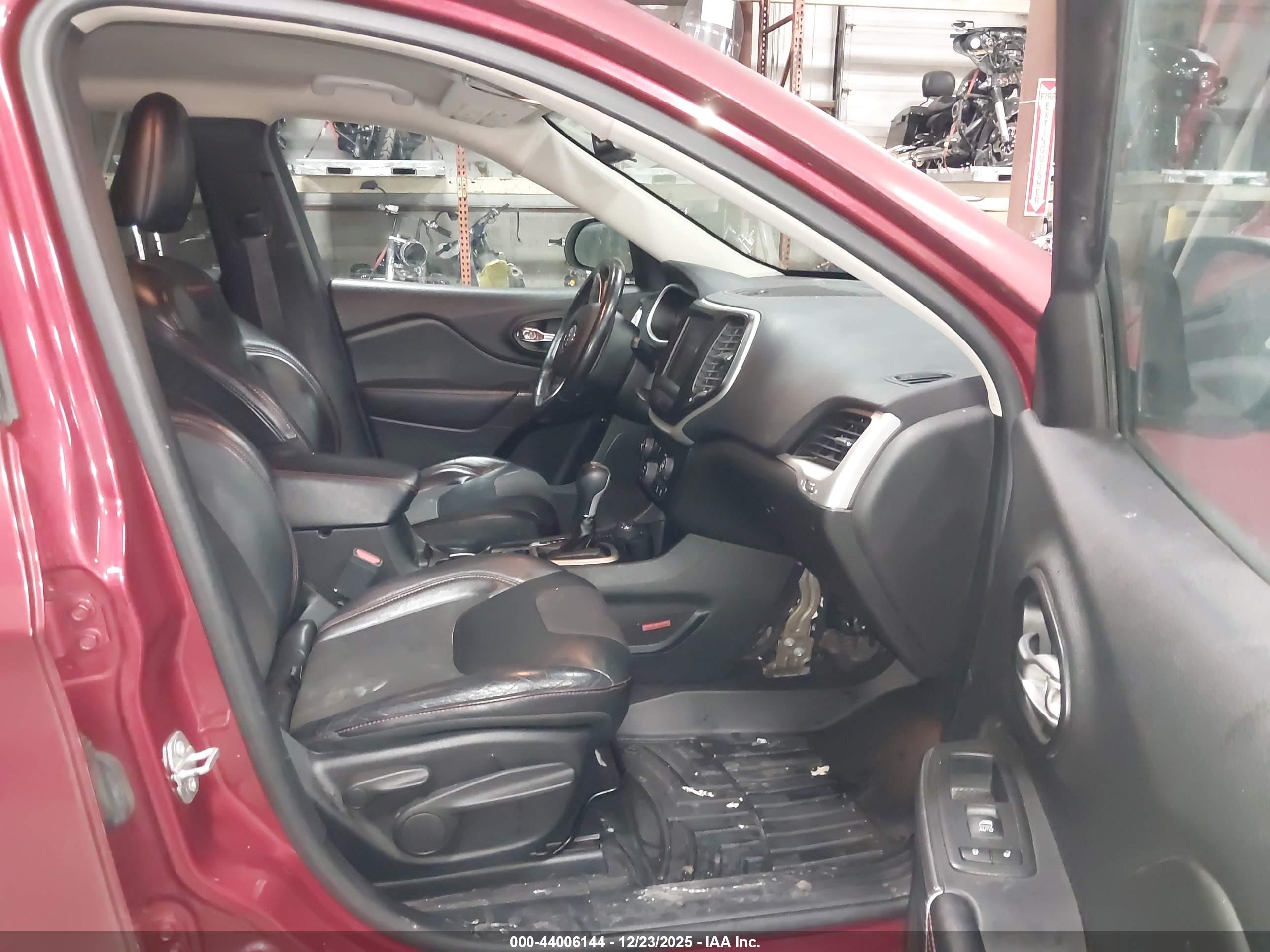 JEEP CHEROKEE image 5