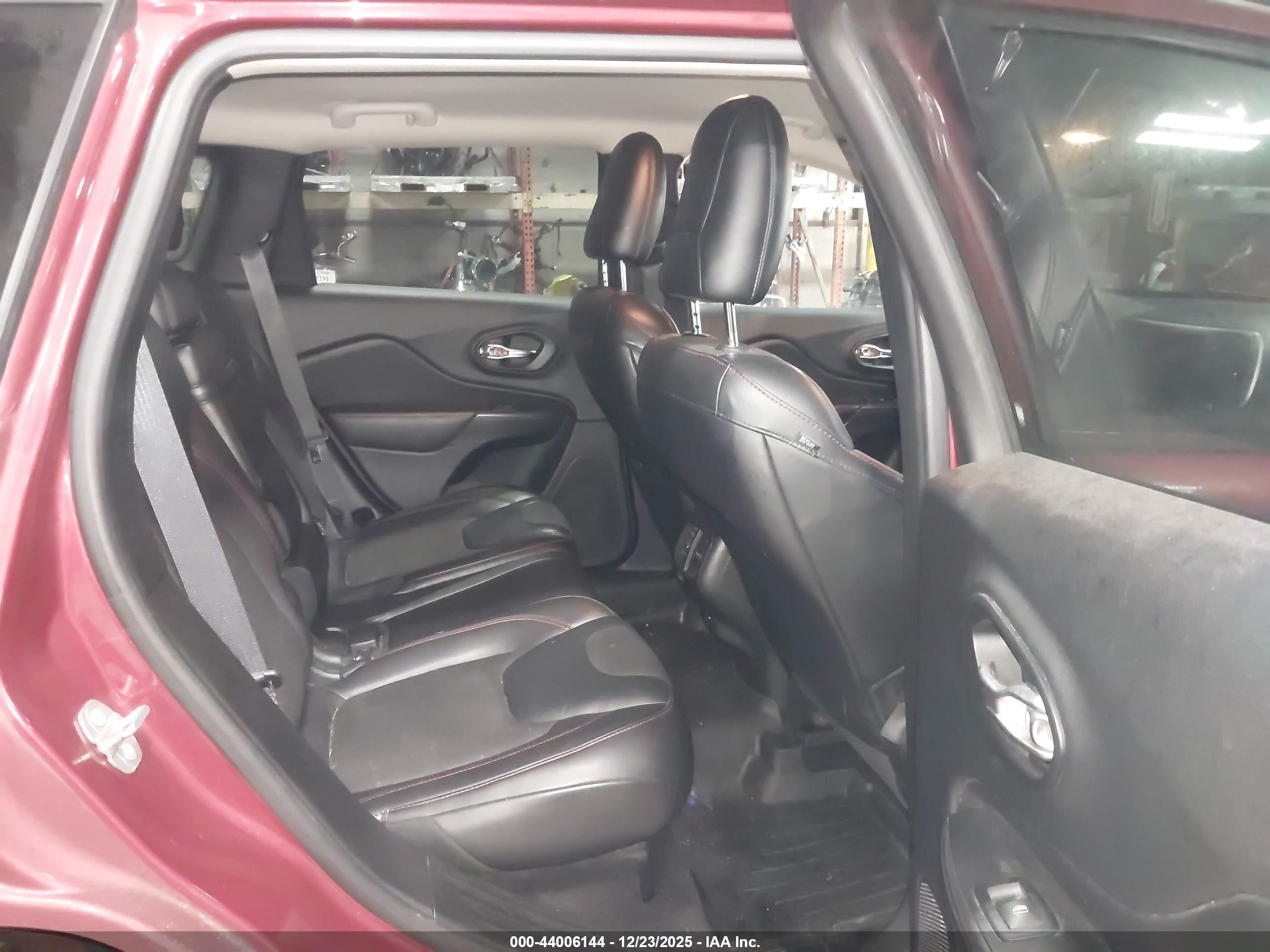 JEEP CHEROKEE image 8