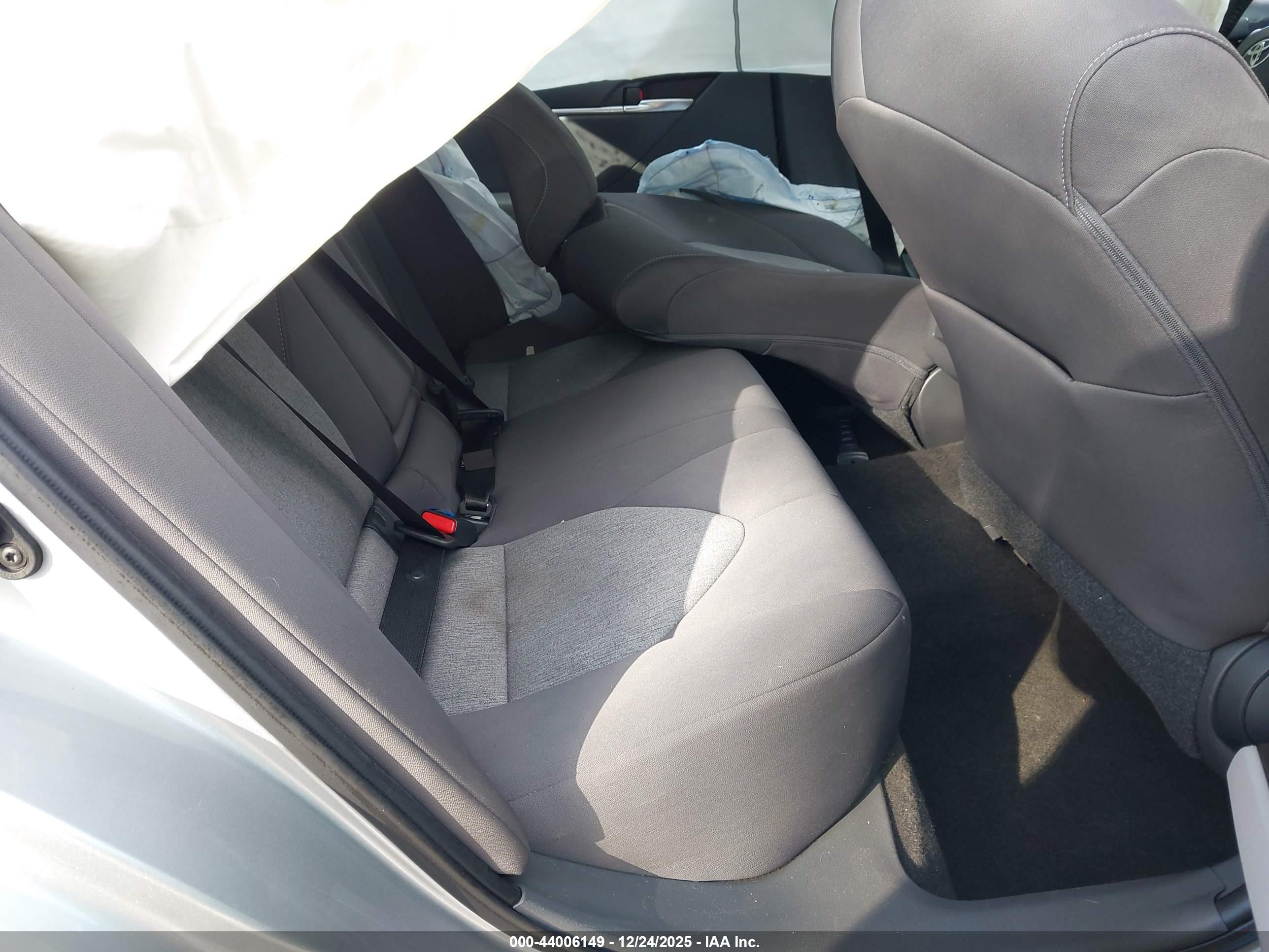 TOYOTA CAMRY image 8