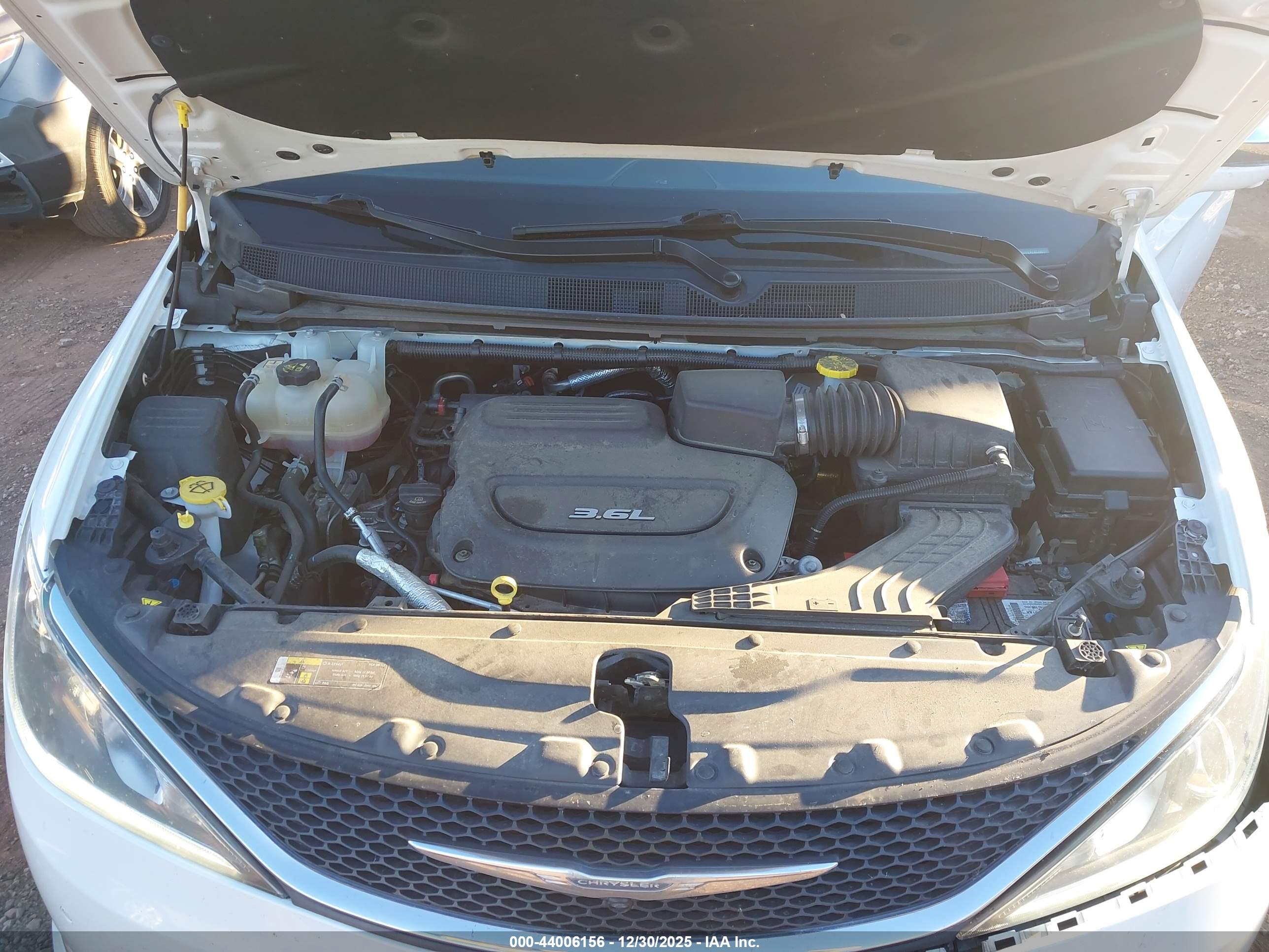 CHRYSLER PACIFICA image 10