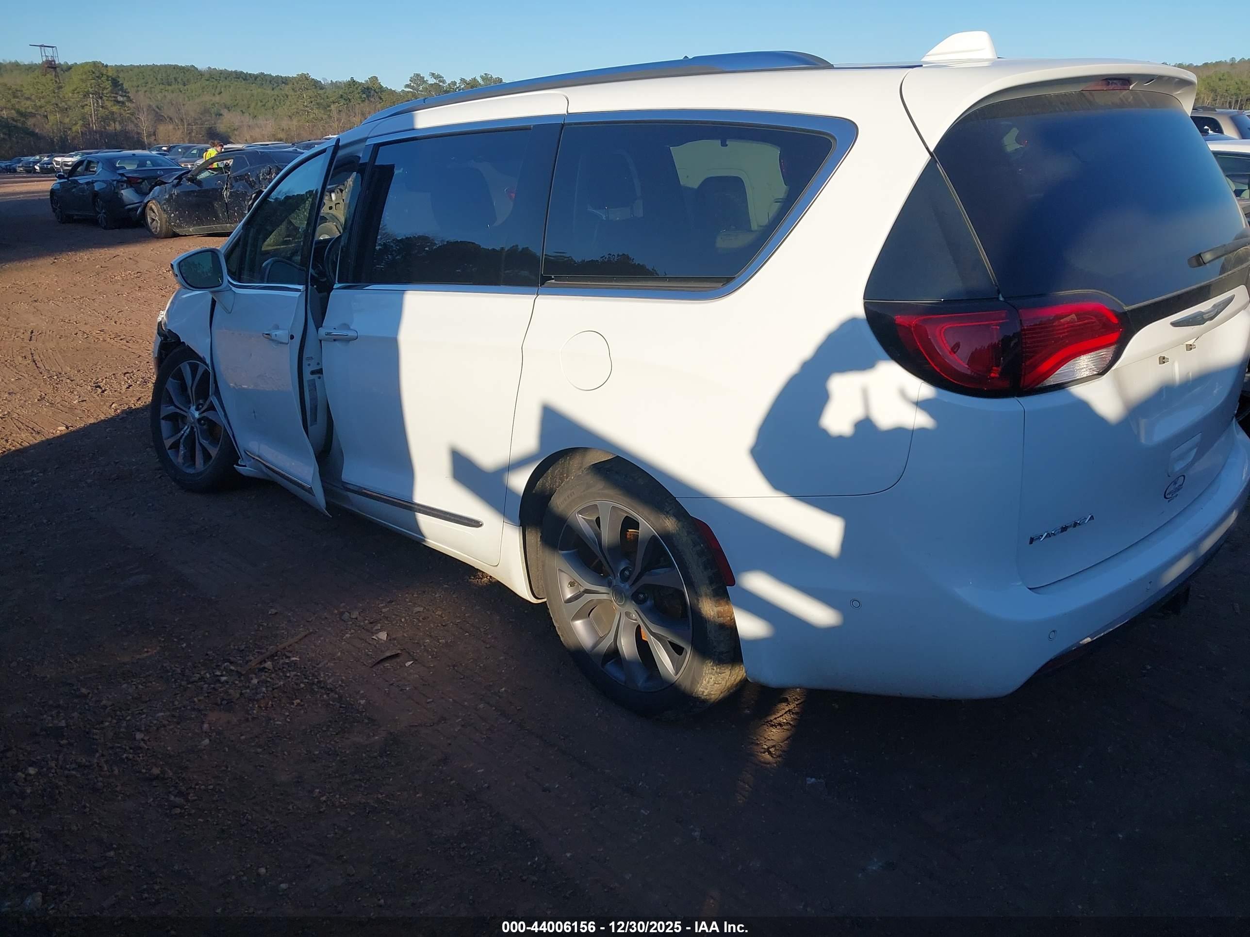CHRYSLER PACIFICA image 3